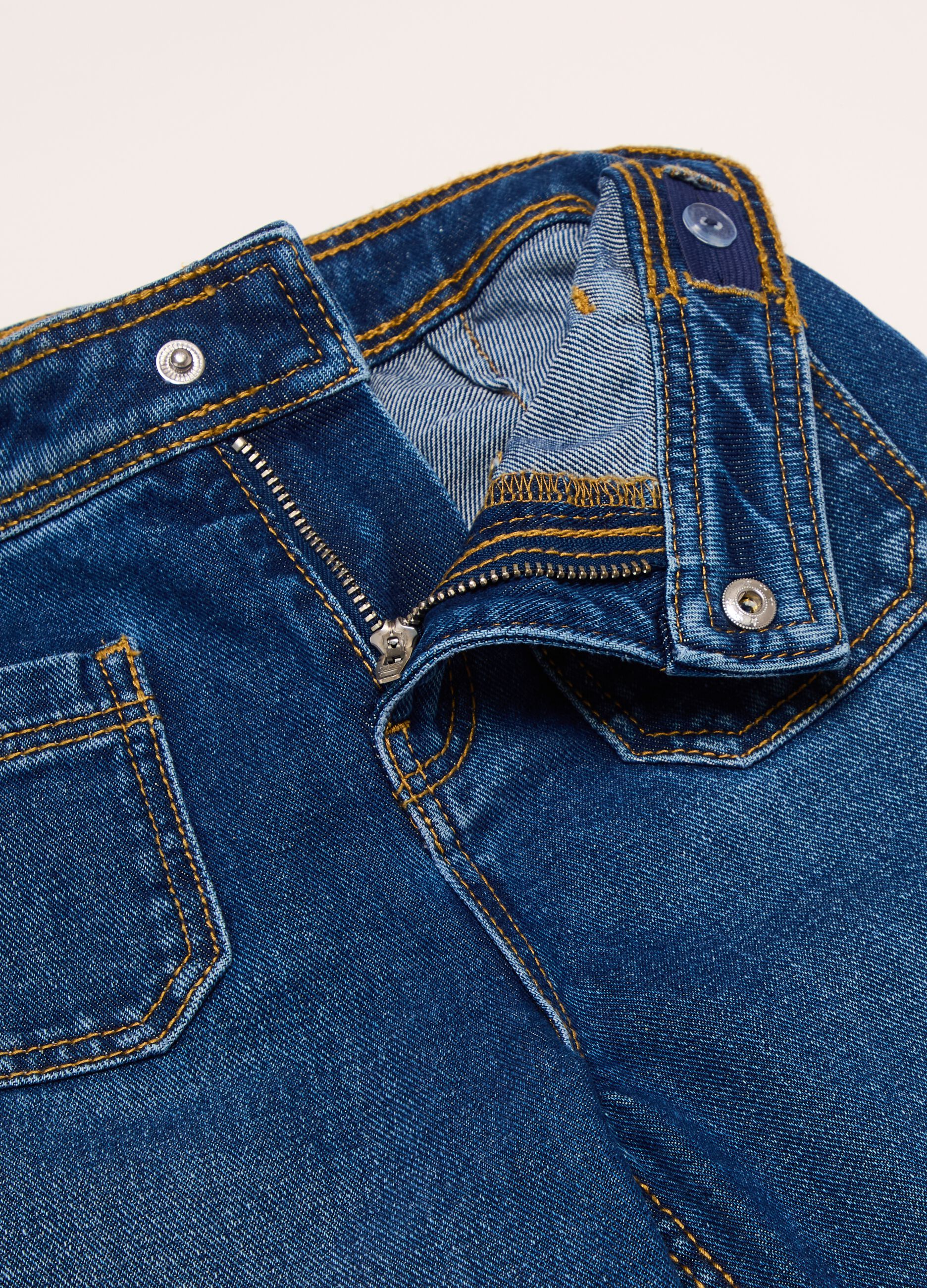 Marine-fit jeans with pockets