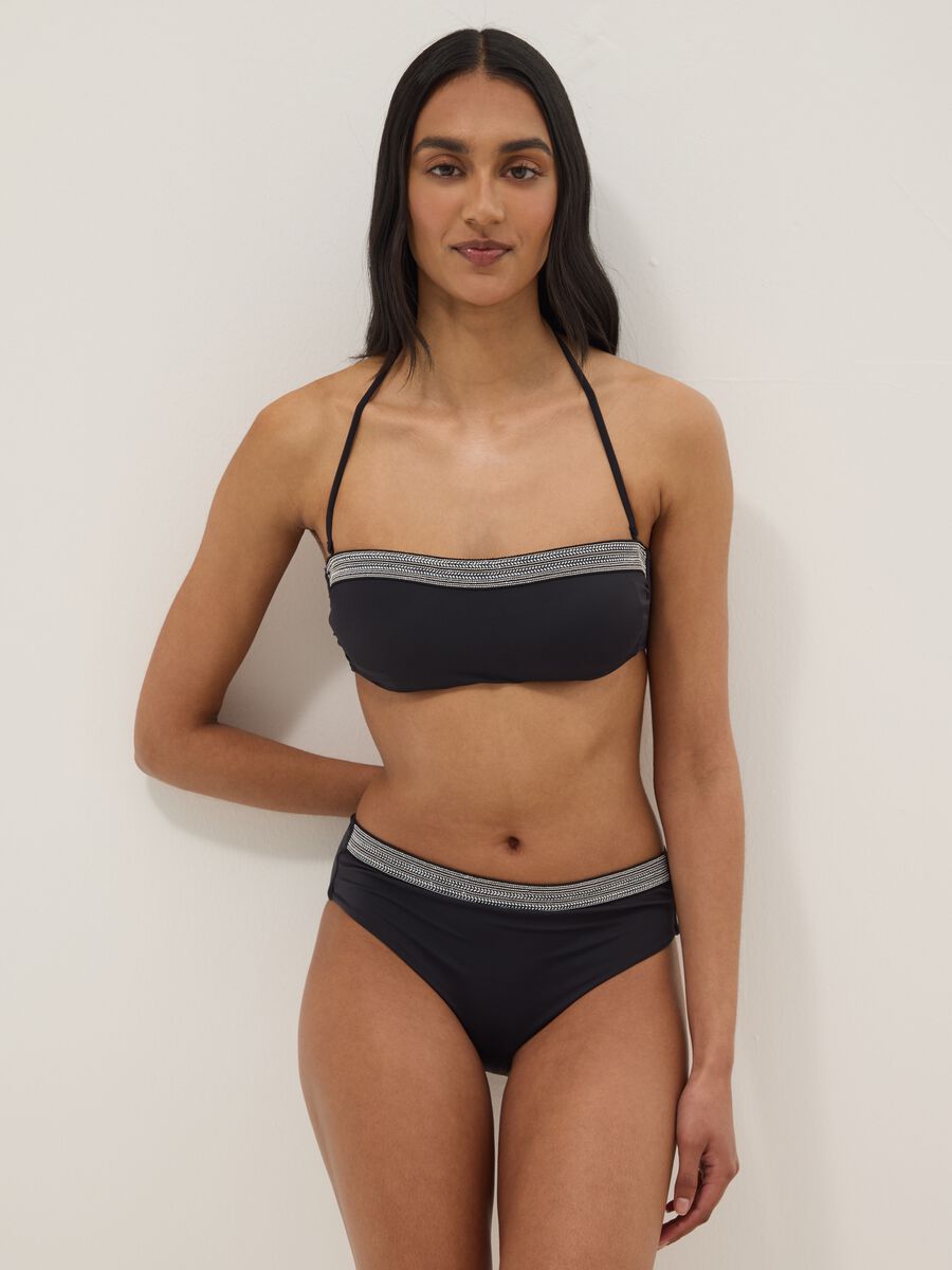 Schwarze Stretch-Badehose mit Stickdetails_0