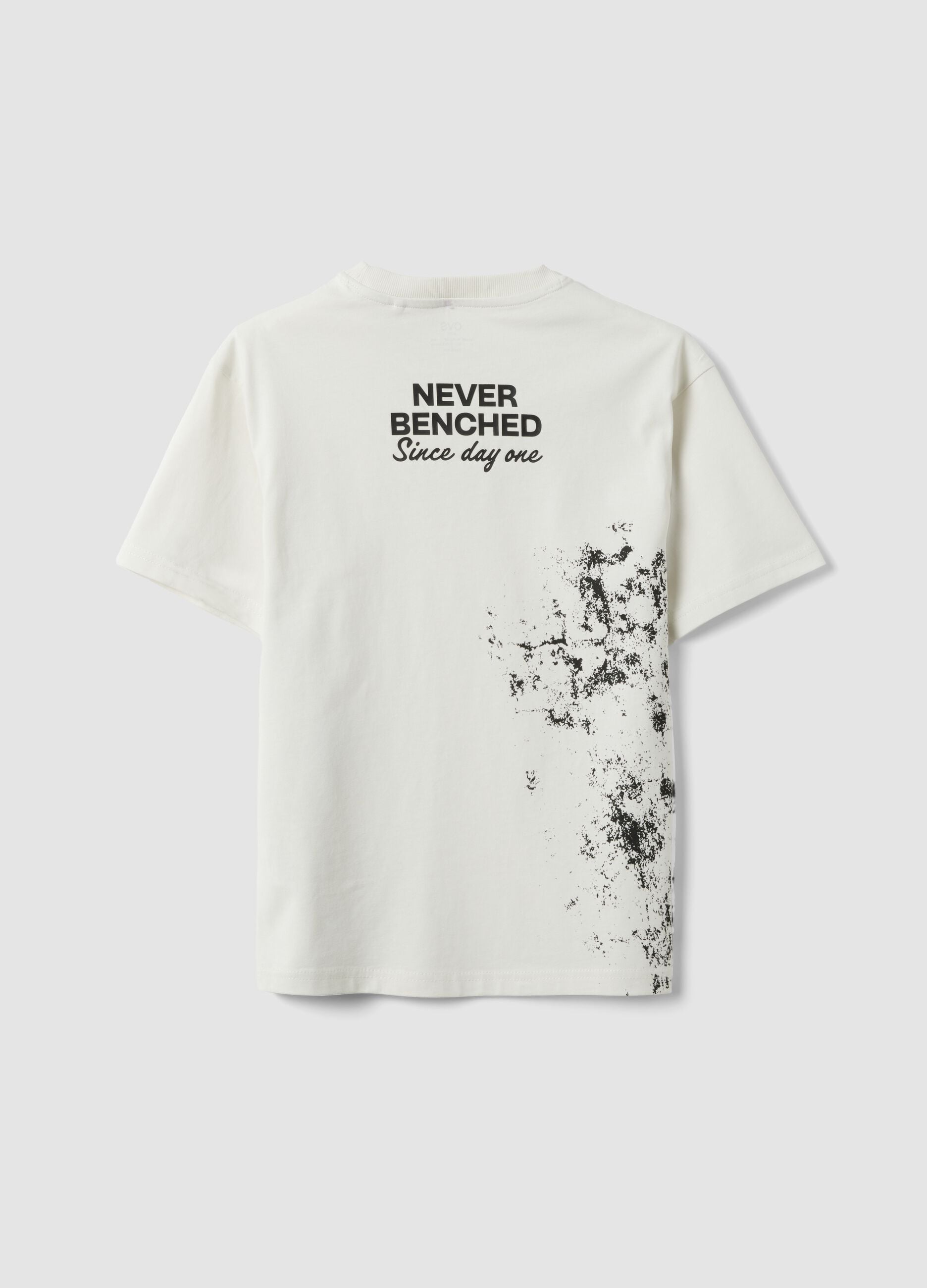 White oversized pure cotton T-shirt with "Never Benched" slogan for boys