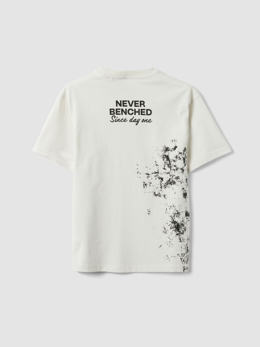 White oversized pure cotton T-shirt with "Never Benched" slogan for boys_1
