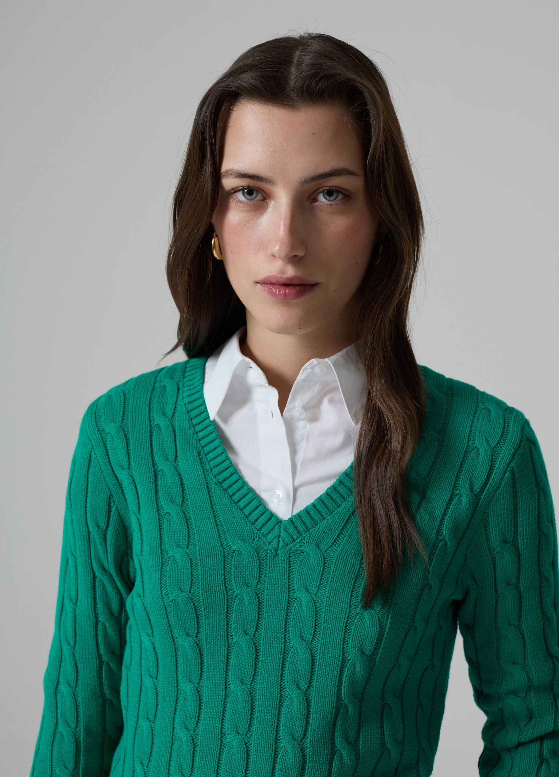 Pullover with cable design and V neck