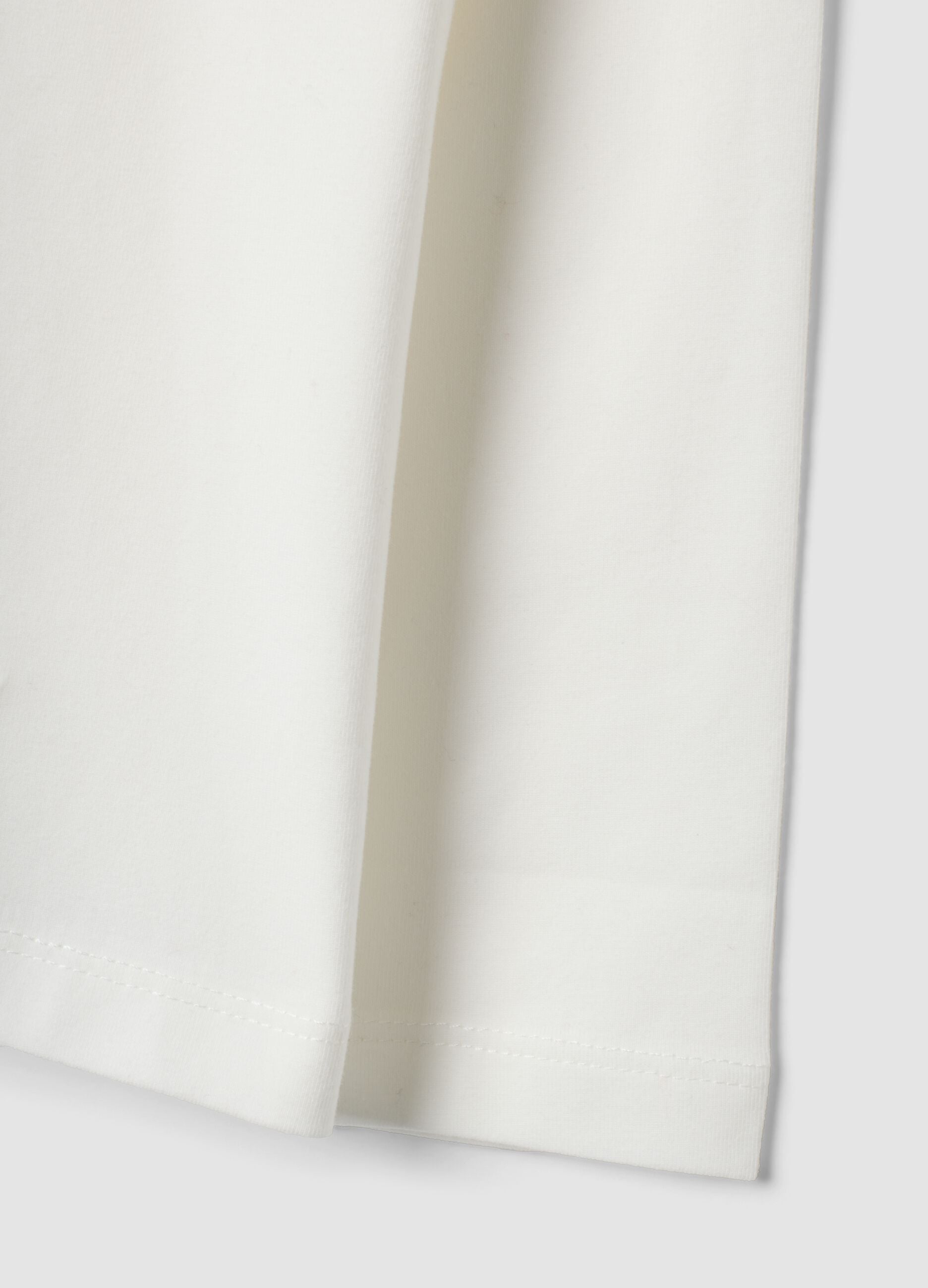 Wei&szlig;es Langarmshirt aus elastischer Bio-Baumwolle mit Rundhalsausschnitt