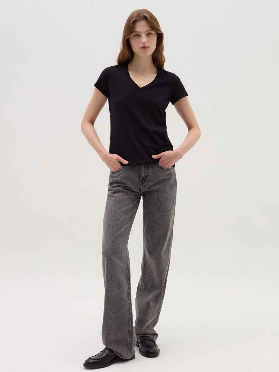 Solid colour T-shirt with V neck_0