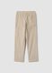 Pantaloni bianchi cargo comfort fit con vita elasticizzata_1