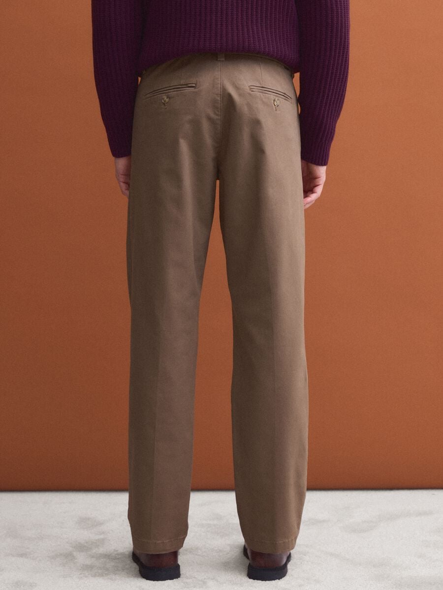 Brown regular-fit stretch cotton twill chino trousers_2