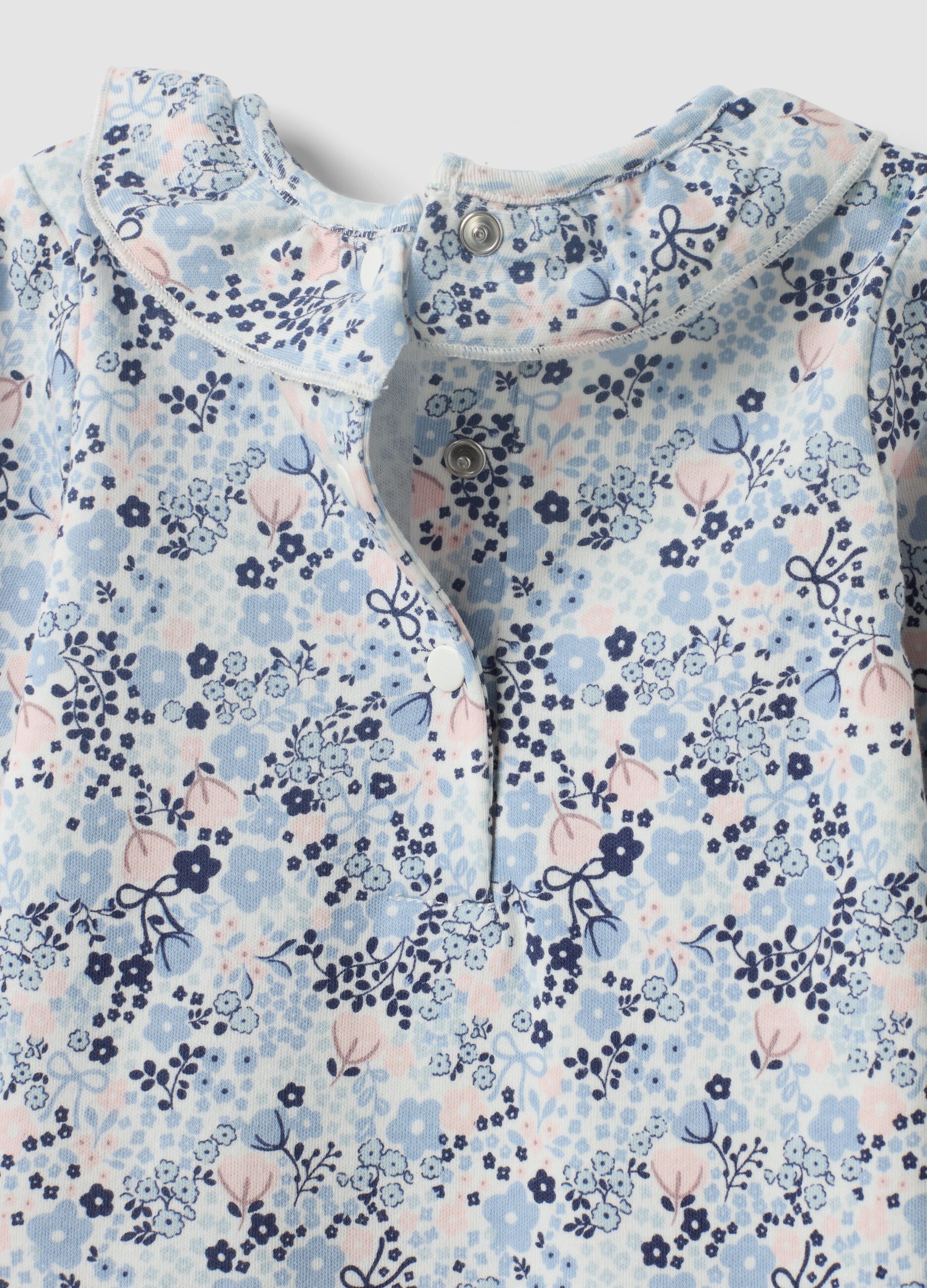 Body branco de algod&atilde;o org&acirc;nico para beb&eacute; menina com gola com folhos e estampado floral