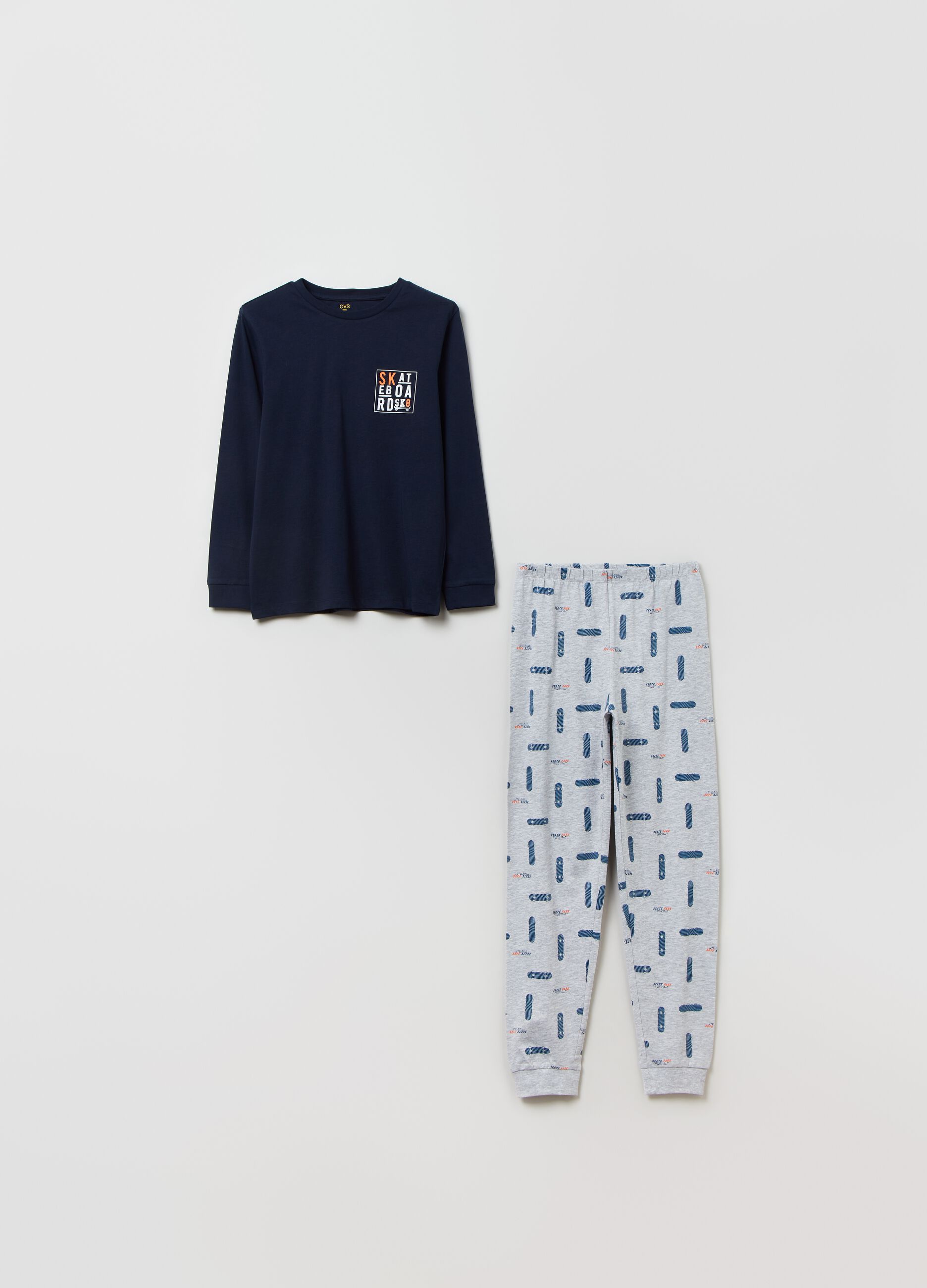 Full-length pyjamas with skateboard print_0