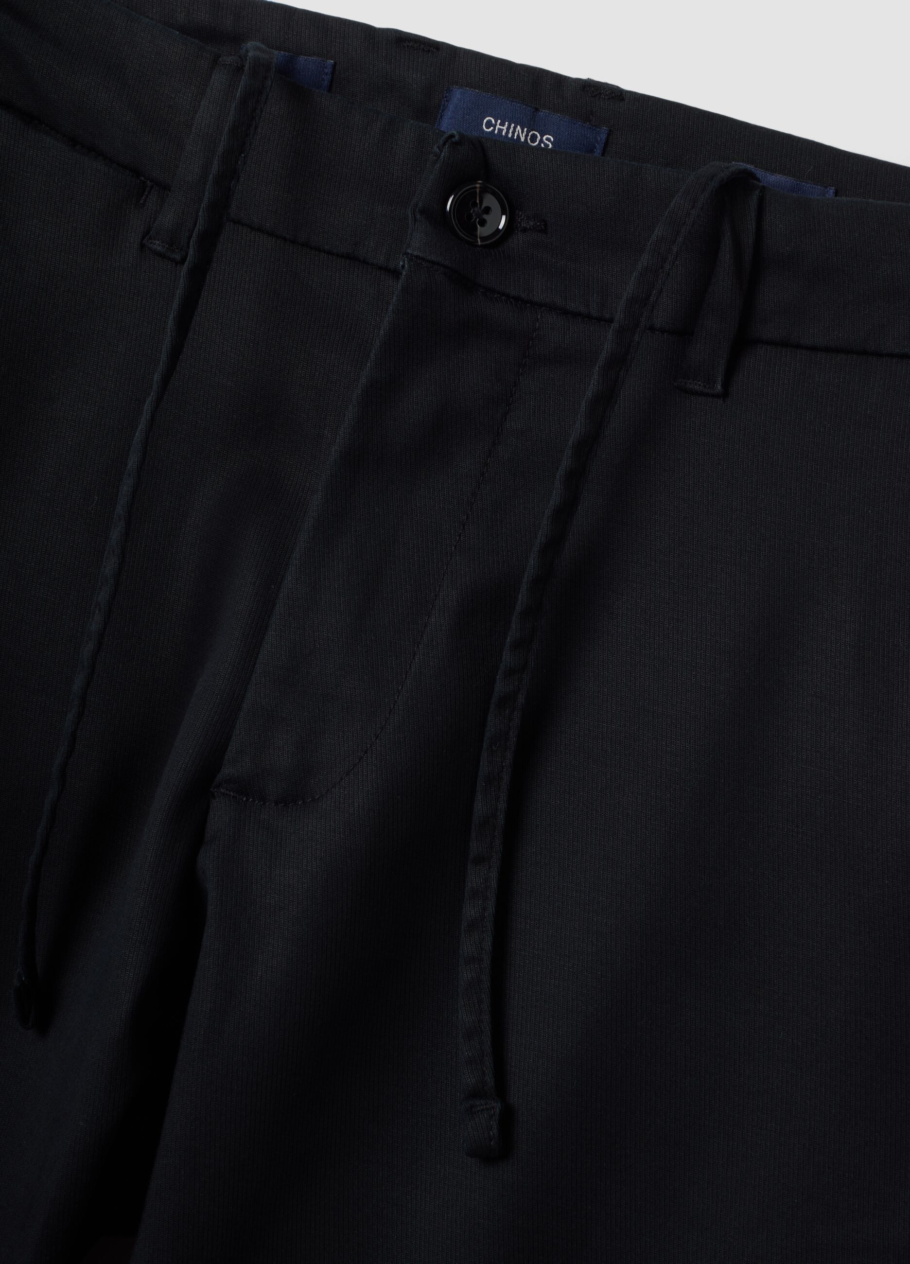 &Mu;&alpha;ύ&rho;&omicron; chino &pi;&alpha;&nu;&tau;&epsilon;&lambda;ό&nu;&iota; slim fit &alpha;&pi;ό lyocell &kappa;&alpha;&iota; &epsilon;&lambda;&alpha;&sigma;&tau;&iota;&kappa;ό &beta;&alpha;&mu;&beta;ά&kappa;&iota;