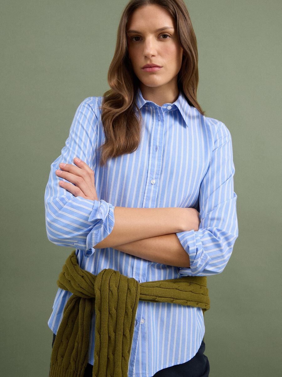 Light blue poplin shirt with white stripes, regular fit_1