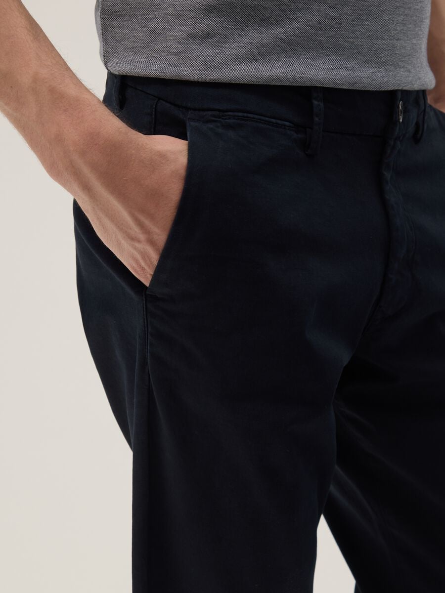 Blue regular-fit stretch cotton chino trousers_3
