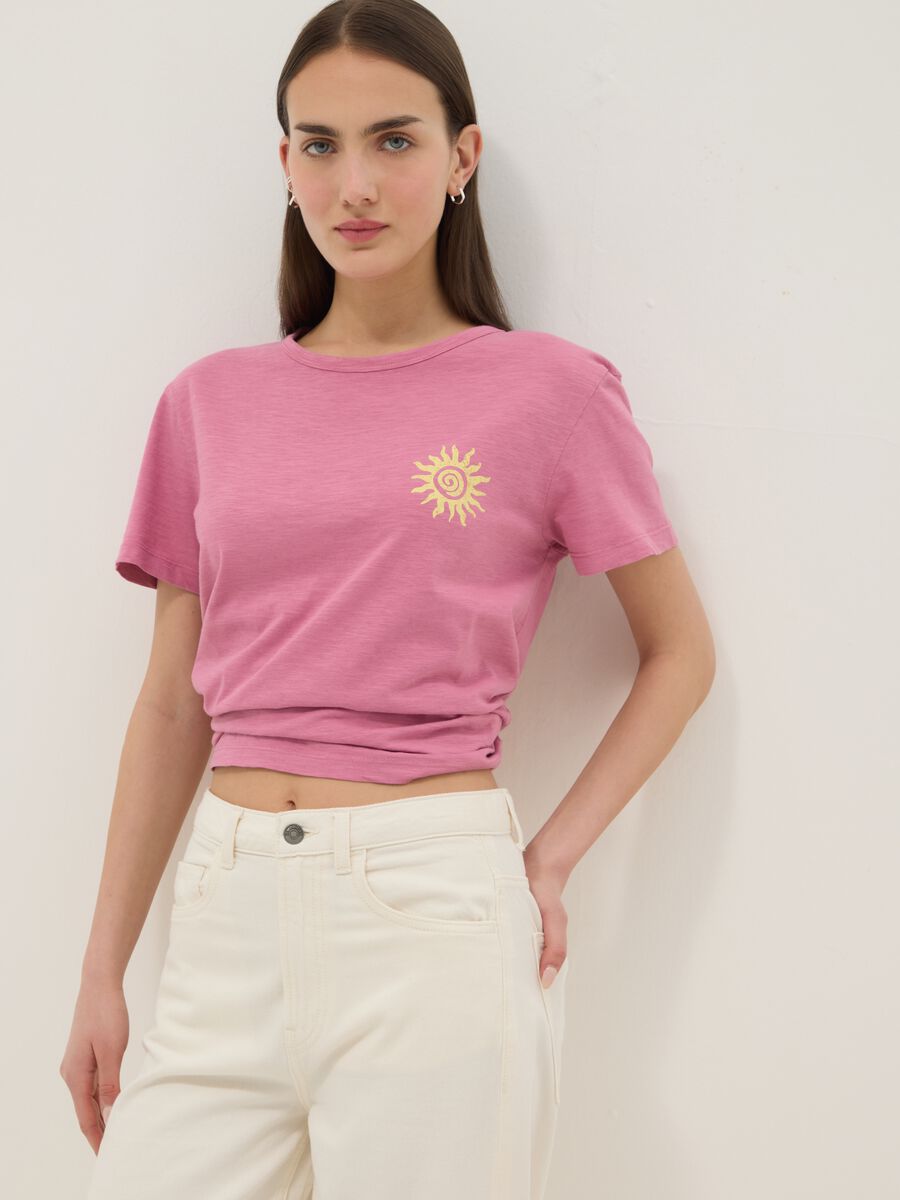 Rosa T-Shirt aus reiner Baumwolle im Relaxed Fit mit Sonnenprint_0