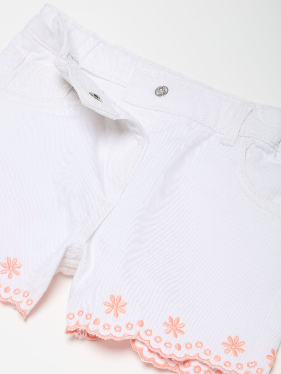 Cotton and Lyocell shorts with embroidery_2