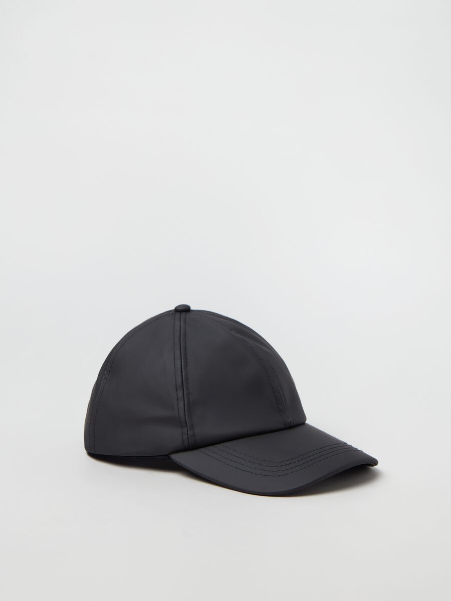 Baseball cap with shiny effect_0