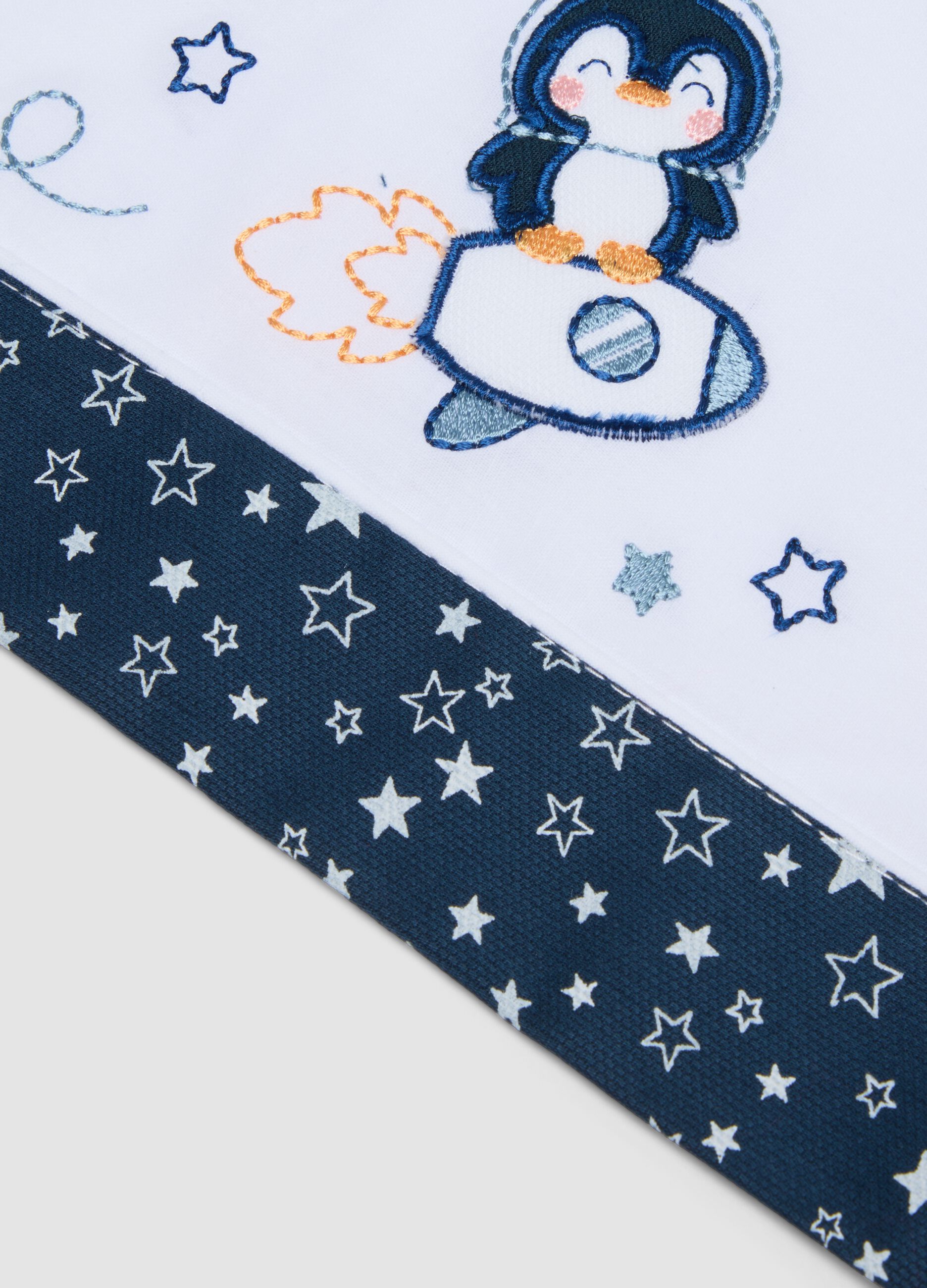 Wei&szlig;-blaues Baby-Laken aus reiner Baumwolle mit Pinguin-Print