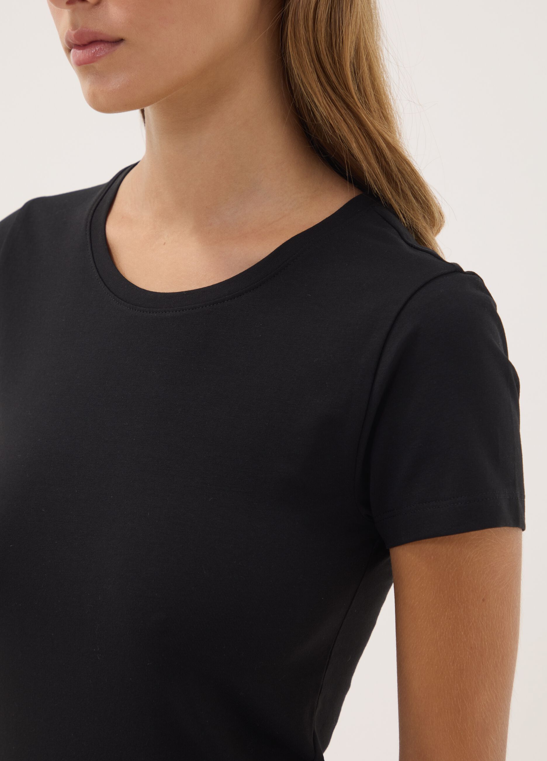 &Mu;&alpha;ύ&rho;&omicron; &kappa;&omicron;&nu;&tau;&omicron;&mu;ά&nu;&iota;&kappa;&omicron; T-shirt &alpha;&pi;ό &epsilon;&lambda;&alpha;&sigma;&tau;&iota;&kappa;ό &omicron;&rho;&gamma;&alpha;&nu;&iota;&kappa;ό &beta;&alpha;&mu;&beta;ά&kappa;&iota; &mu;&epsilon; &sigma;&tau;&rho;&omicron;&gamma;&gamma;&upsilon;&lambda;ή &lambda;&alpha;&iota;&mu;ό&kappa;&omicron;&psi;&eta;