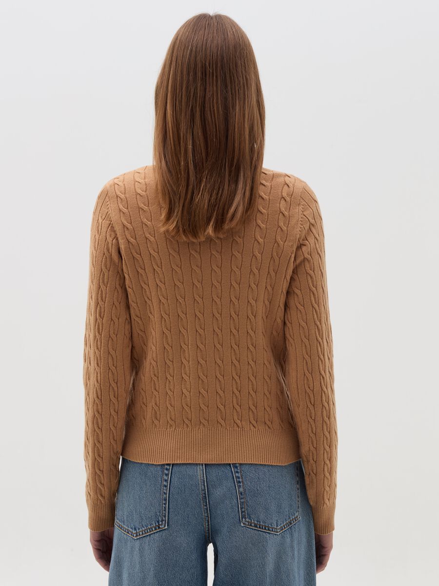 Ribbed cardigan with cable-knit design_3