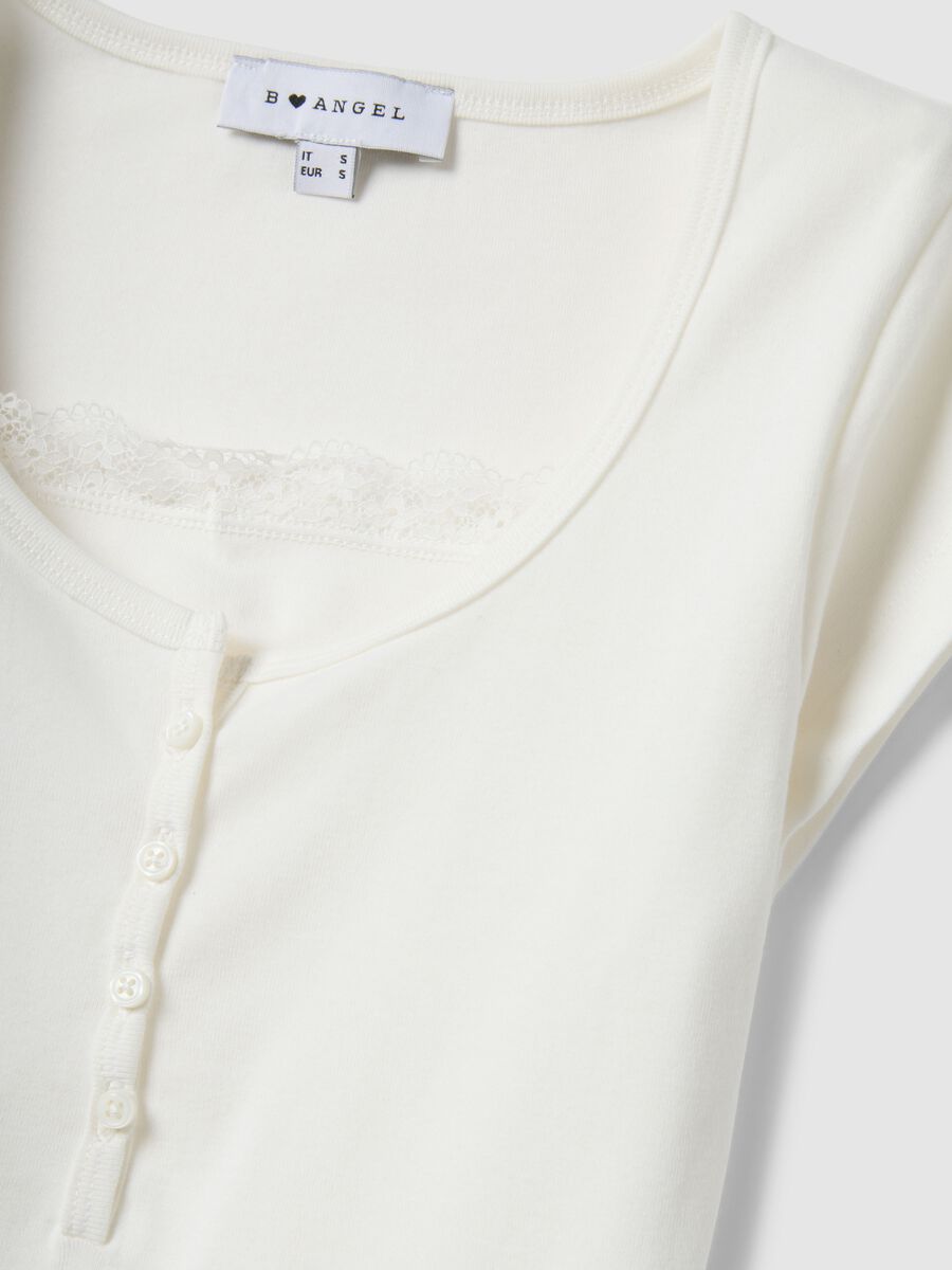 Wei&szlig;e Regular-Fit T-Shirt aus Baumwollmischung mit Spitzendetails_5