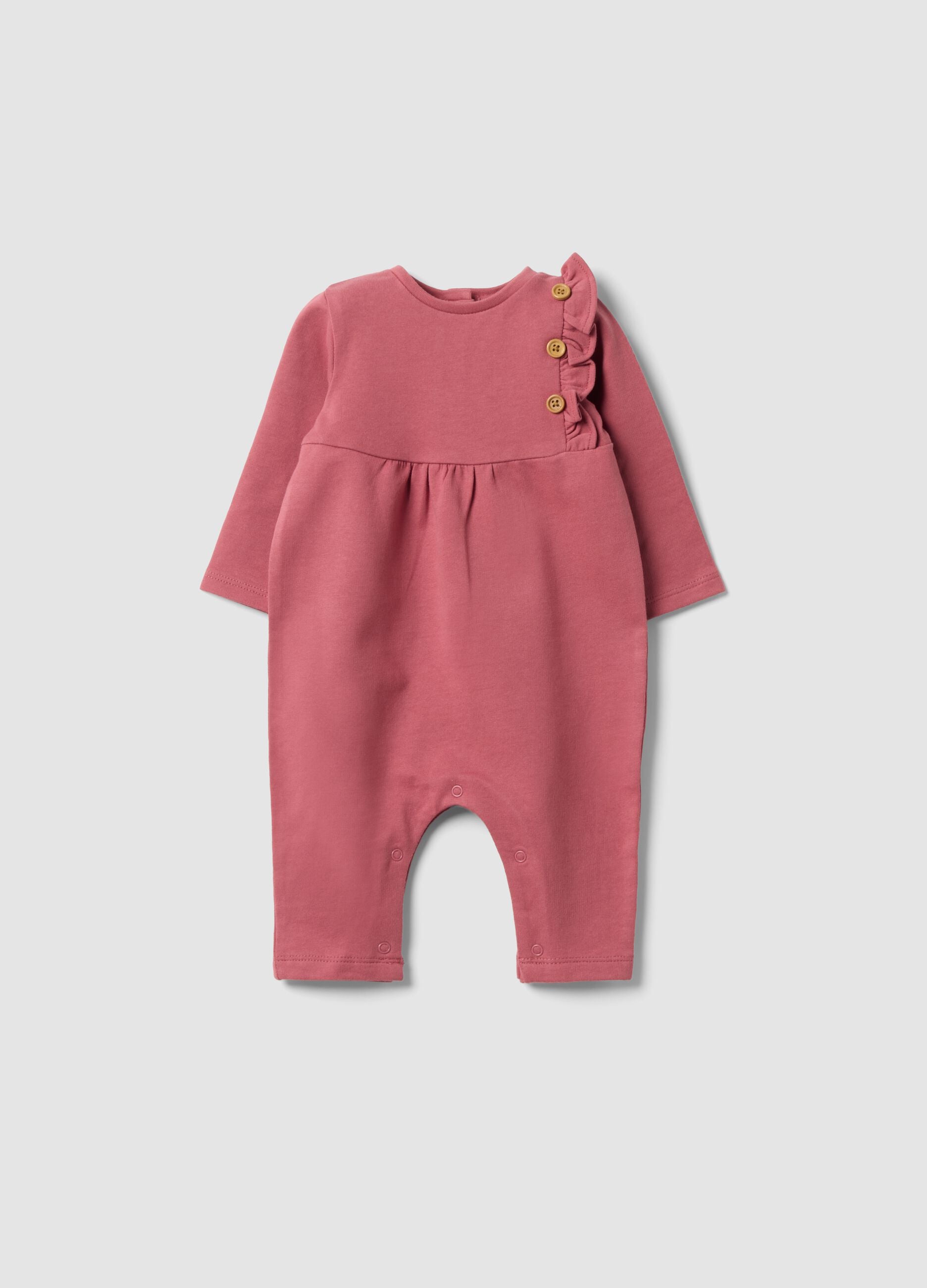 Violetter Strampler aus reiner Bio-Baumwolle mit Volant f&uuml;r Baby-M&auml;dchen