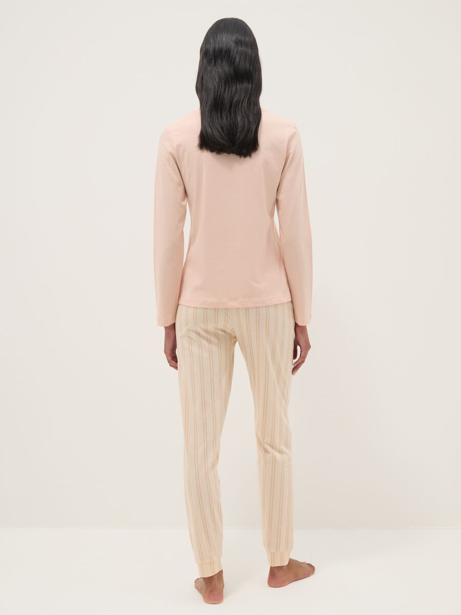 &Rho;&omicron;&zeta; &pi;&iota;&tau;&zeta;ά&mu;&alpha; &alpha;&pi;ό &kappa;&alpha;&theta;&alpha;&rho;ό &beta;&alpha;&mu;&beta;ά&kappa;&iota; &mu;&epsilon; &kappa;&alpha;&nu;&omicron;&nu;&iota;&kappa;ή &epsilon;&phi;&alpha;&rho;&mu;&omicron;&gamma;ή &kappa;&alpha;&iota; &lambda;&alpha;&iota;&mu;ό&kappa;&omicron;&psi;&eta; Henley_2