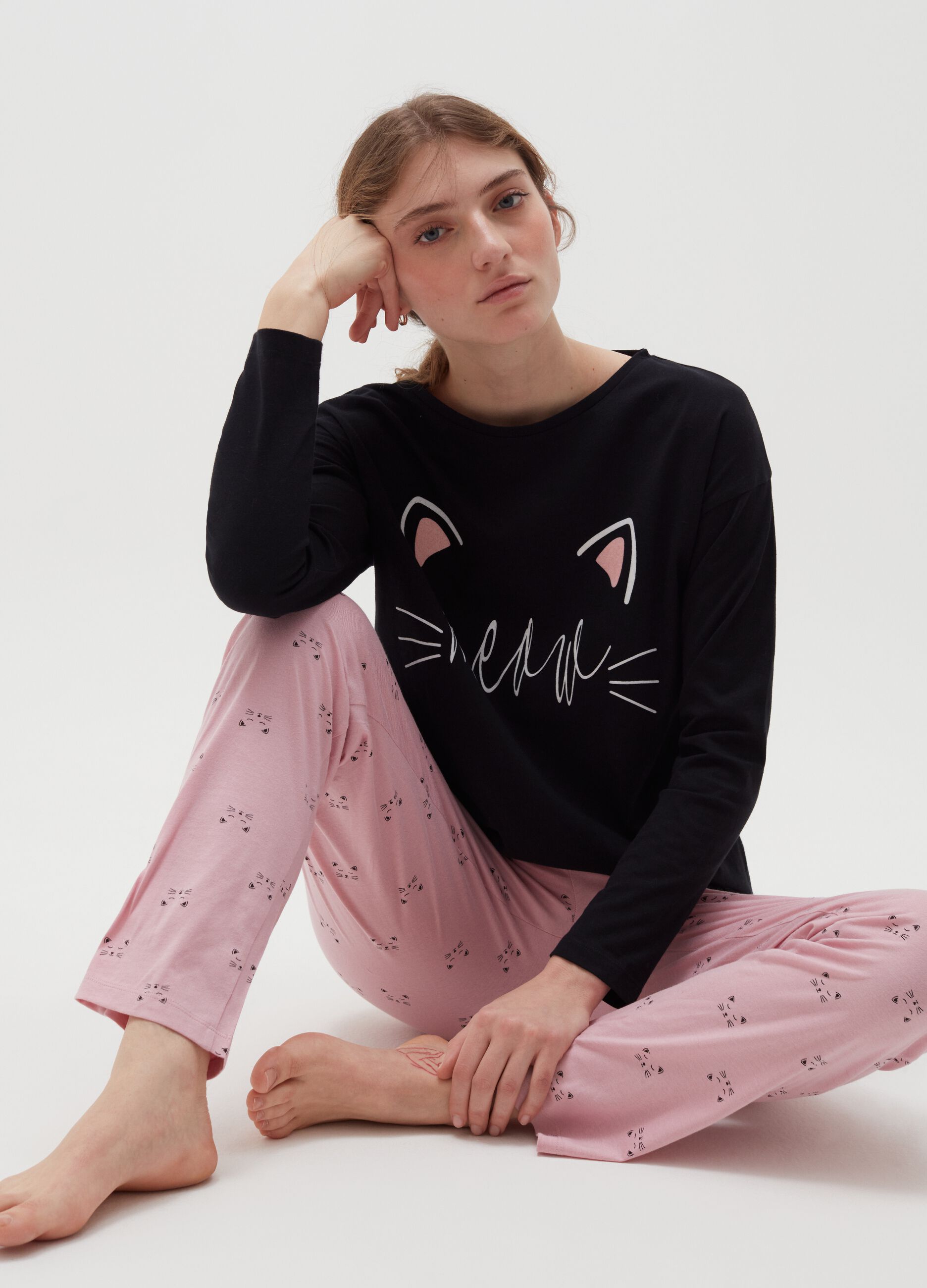 Long pyjamas in cotton with cat pattern