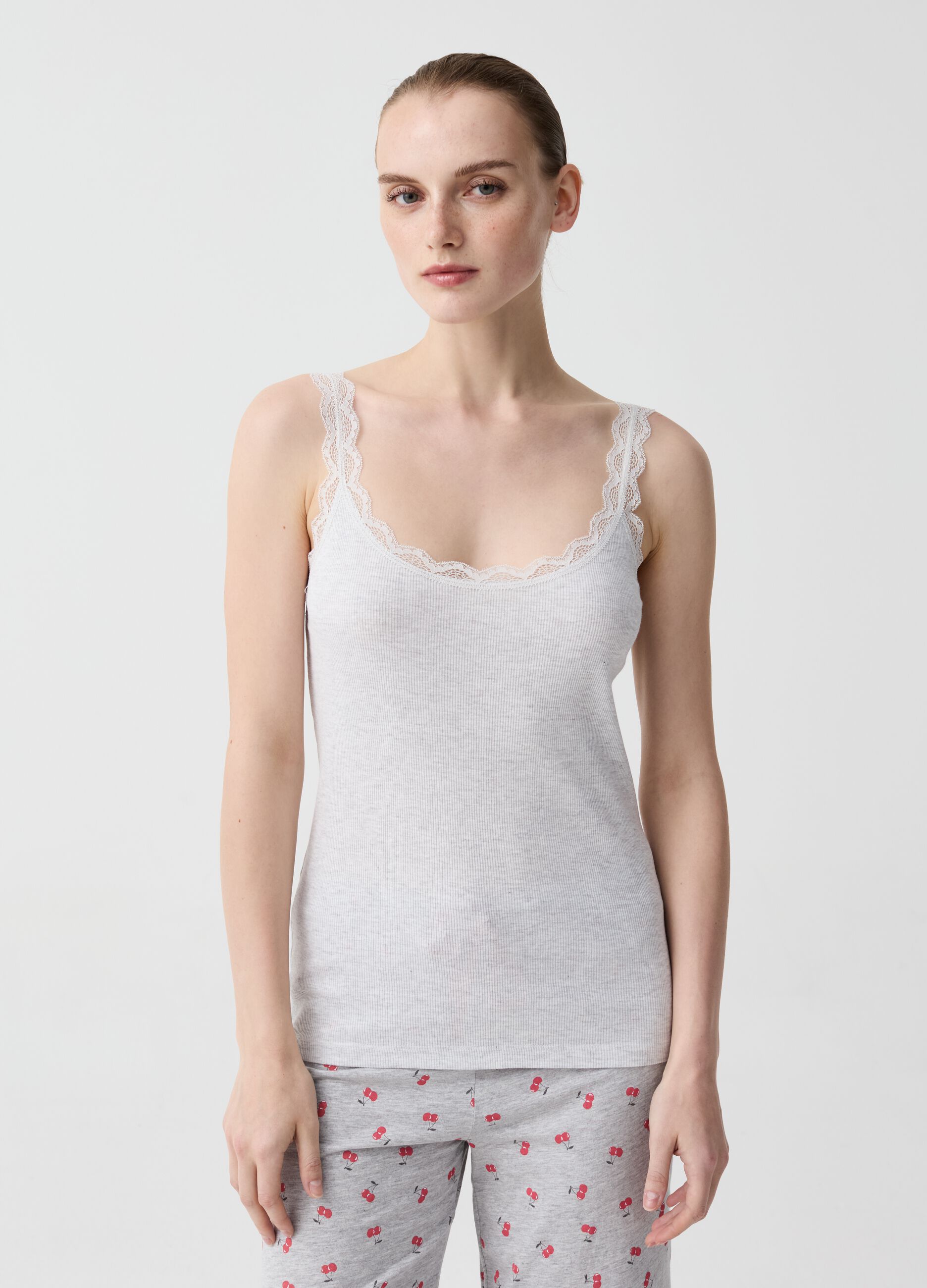 Camiseta de tirantes de algodón orgánico con encaje