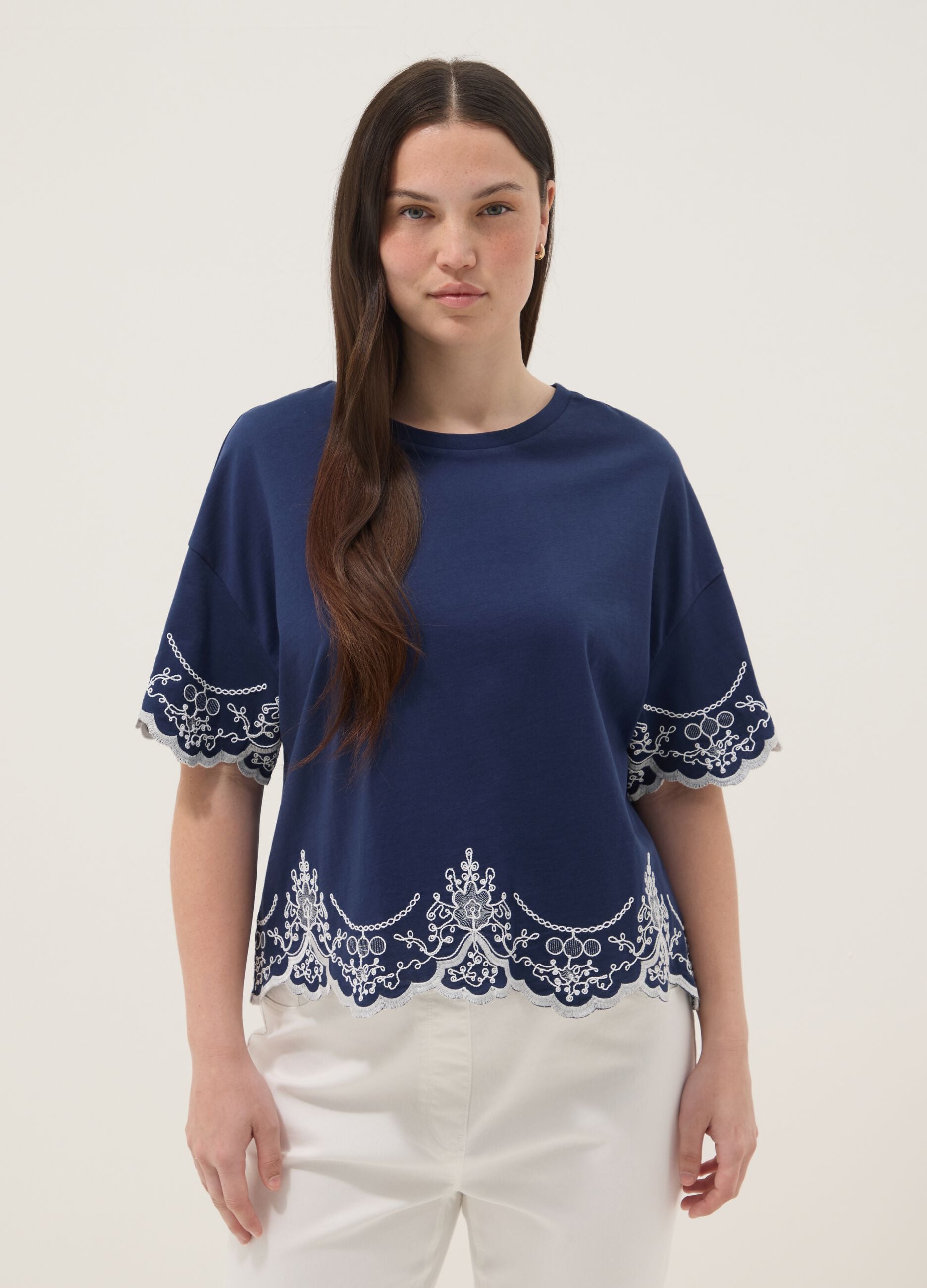 &Mu;&pi;&lambda;&epsilon; T-shirt &alpha;&pi;ό 100% &beta;&alpha;&mu;&beta;ά&kappa;&iota; &mu;&epsilon; &kappa;έ&nu;&tau;&eta;&mu;&alpha;, regular &epsilon;&phi;&alpha;&rho;&mu;&omicron;&gamma;ή
