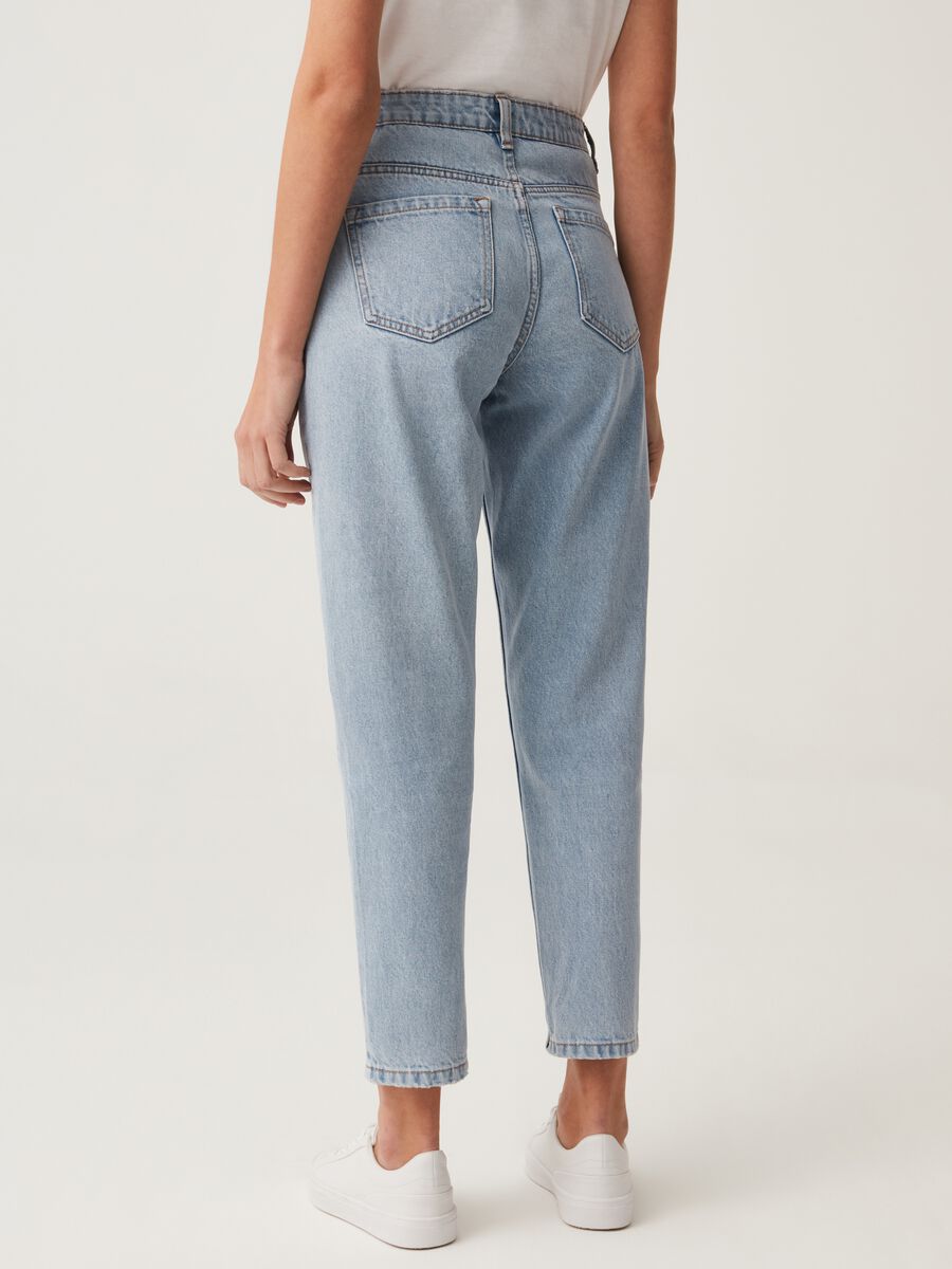 Mum-fit jeans with five pockets_2
