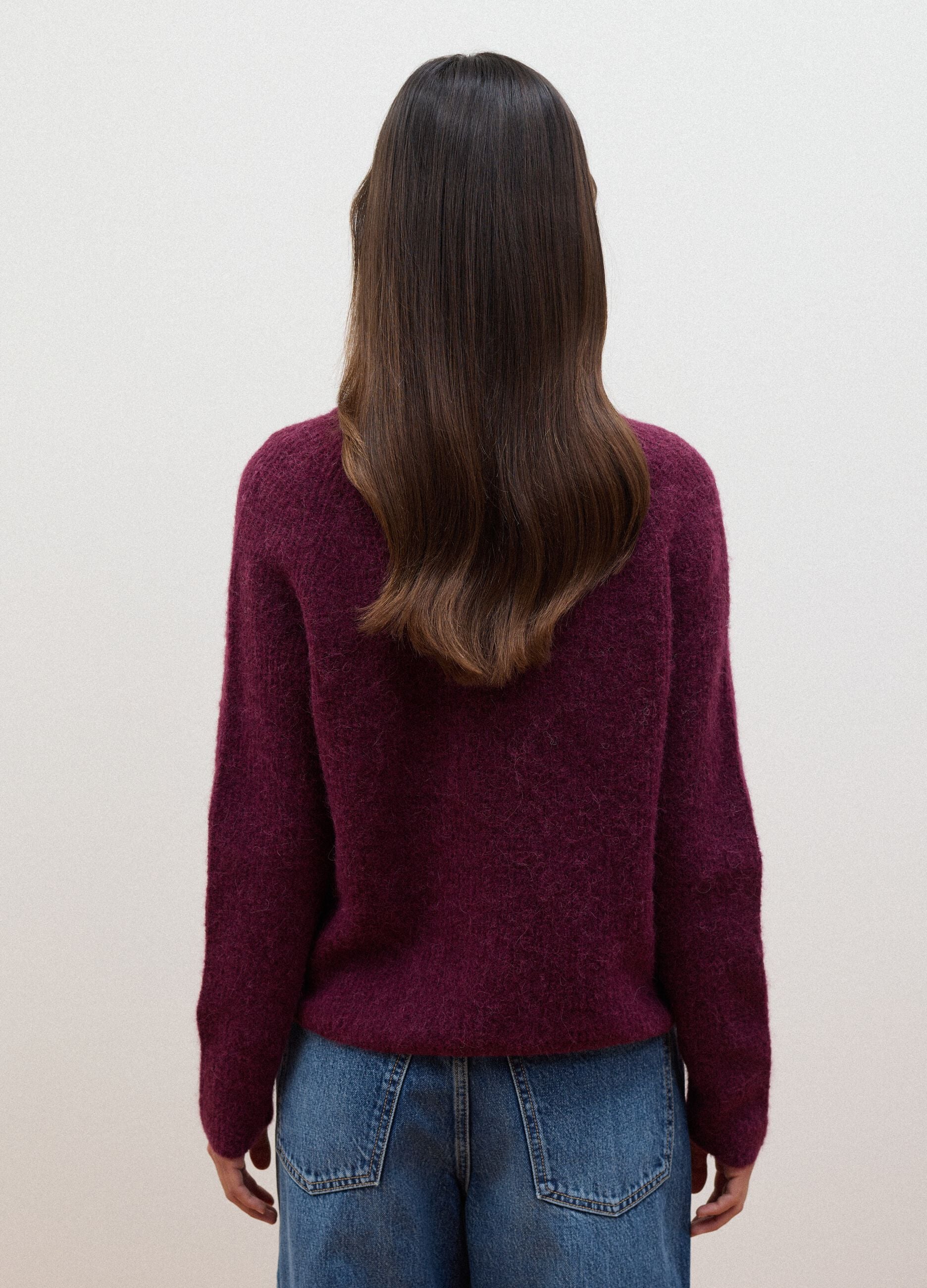 Maglia viola in alpaca e lana elasticizzato girocollo
