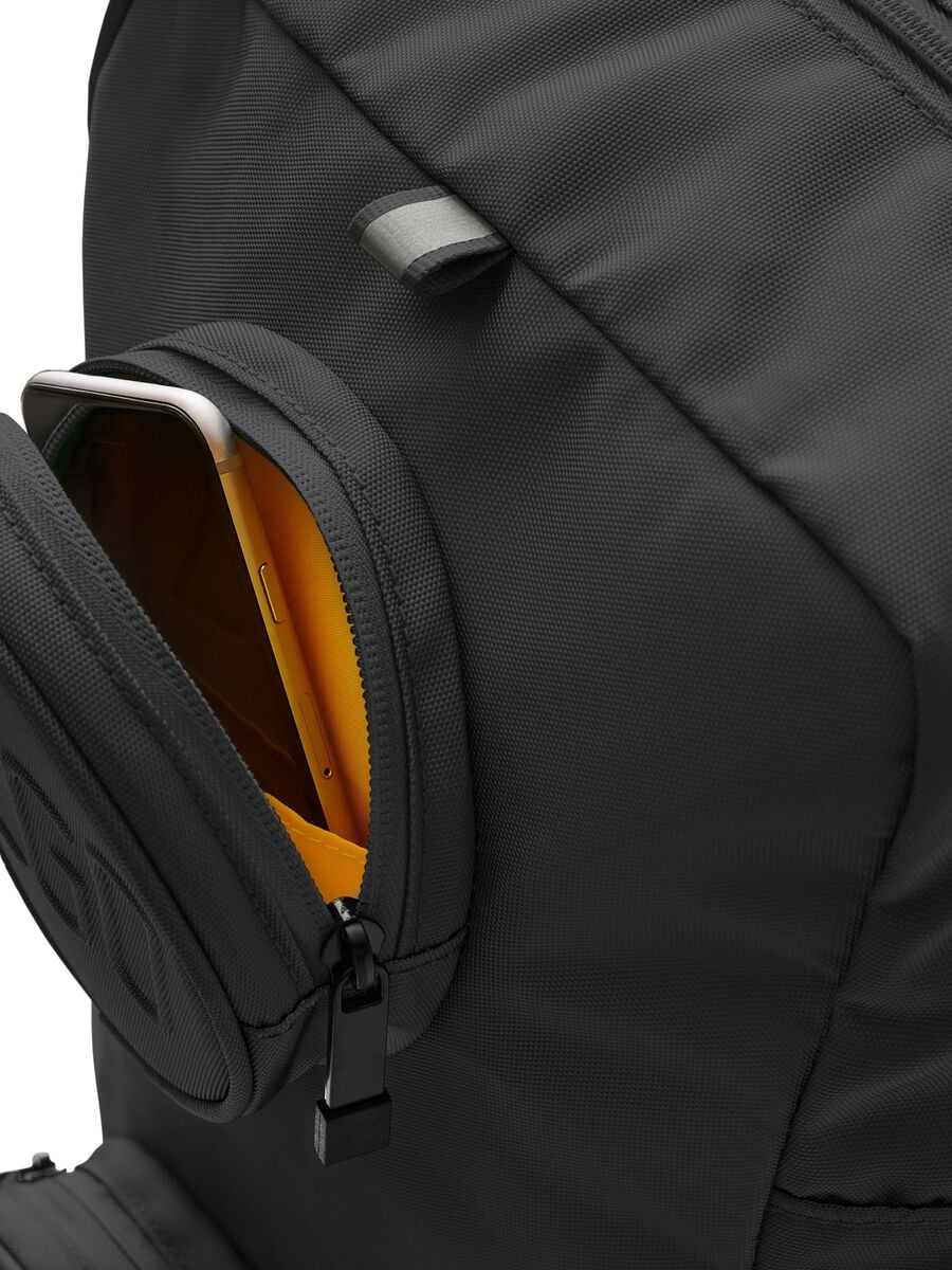 Zaino nero con tasche frontali rotonde_2