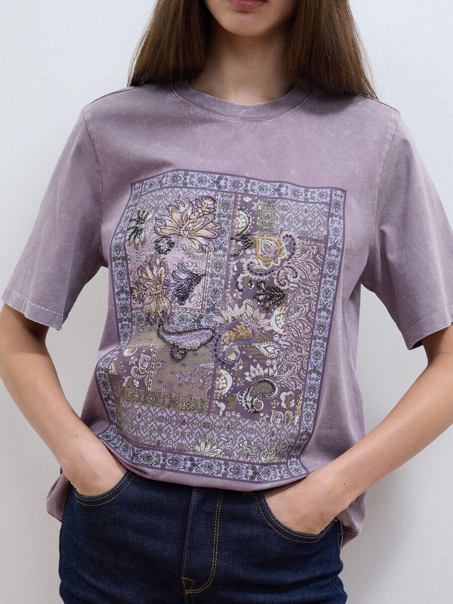 &Mu;&omega;&beta; T-shirt &alpha;&pi;ό 100% &beta;&alpha;&mu;&beta;ά&kappa;&iota; &mu;&epsilon; &phi;&lambda;&omicron;&rho;ά&lambda; &sigma;&tau;ά&mu;&pi;&alpha;, relaxed &epsilon;&phi;&alpha;&rho;&mu;&omicron;&gamma;ή_2