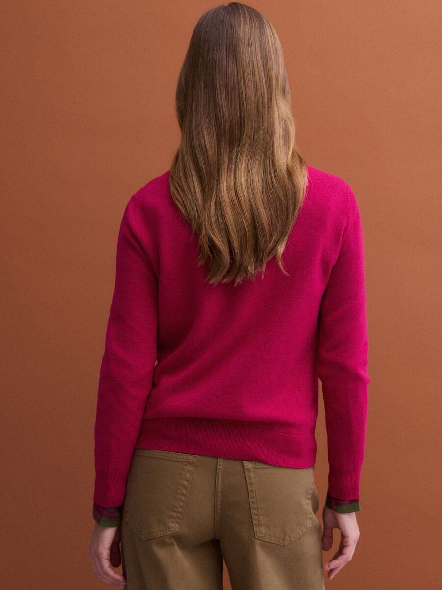 Red pure wool jumper with deep V-neck_3