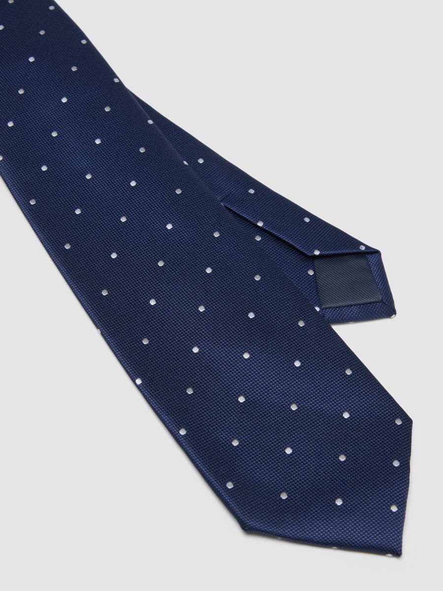 Corbata azul, pala de 7,5 cm, con estampado de peque&ntilde;os lunares_1