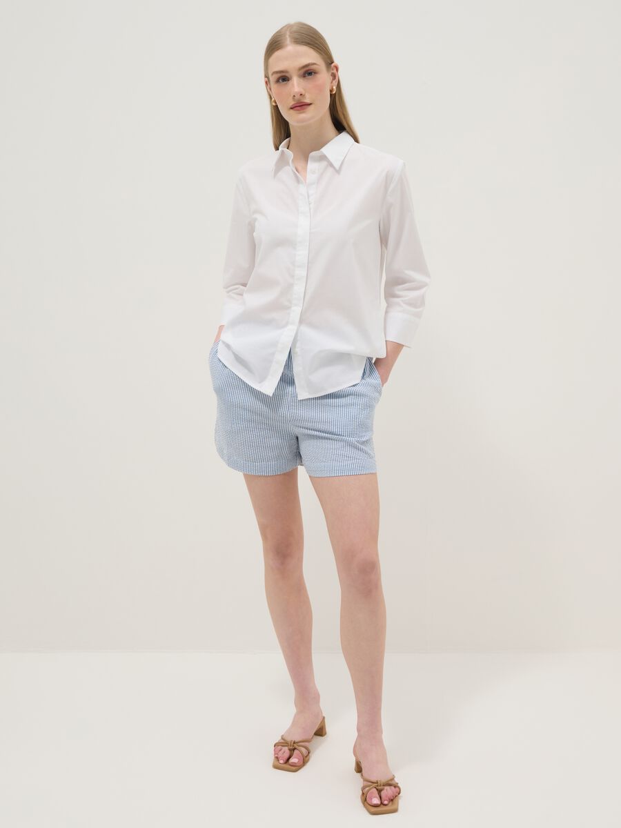 Regular-Fit Shorts aus reiner Baumwolle mit mehrfarbigen Streifen_0