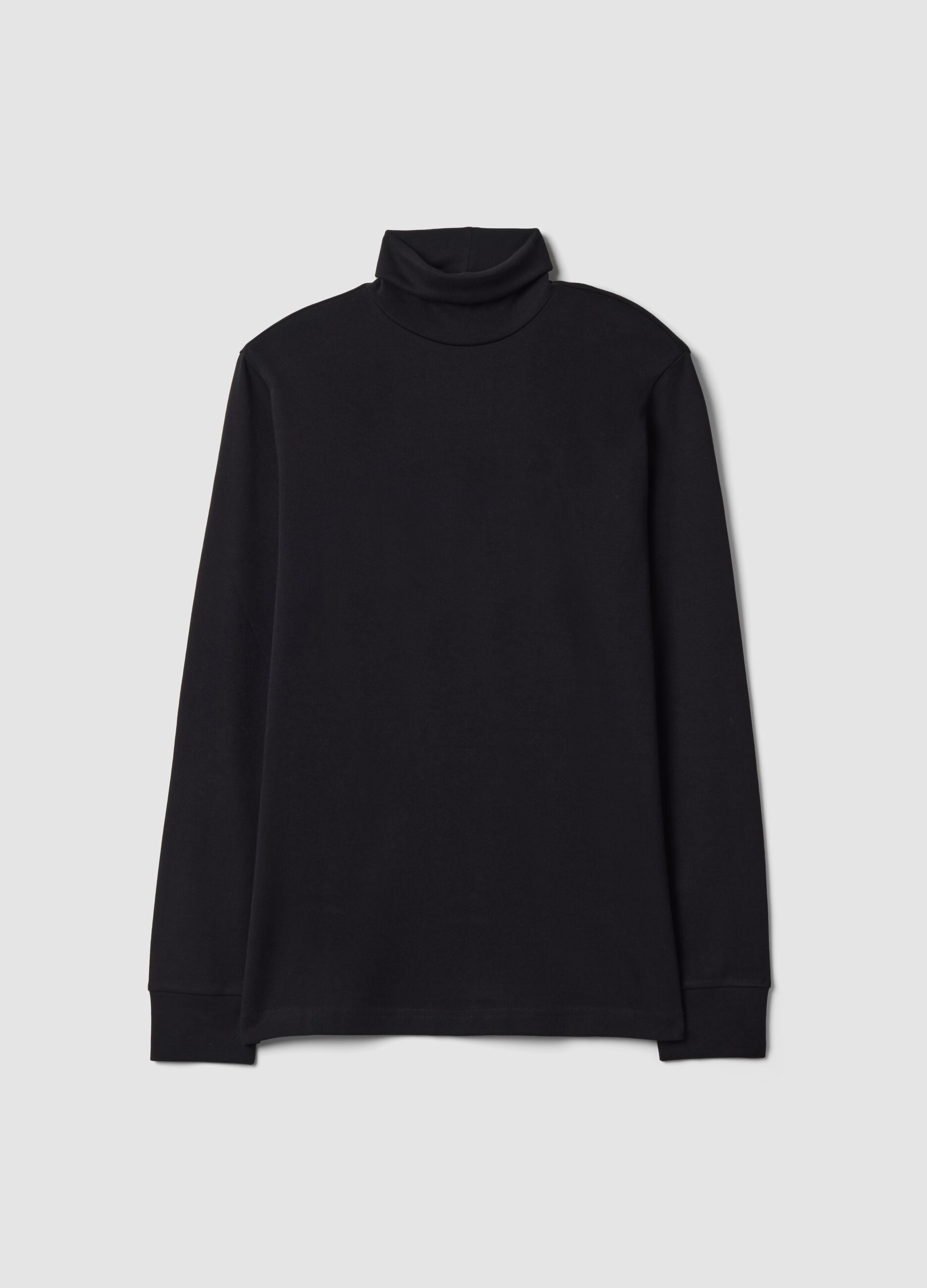 T-shirt nera in puro cotone con dolcevita
