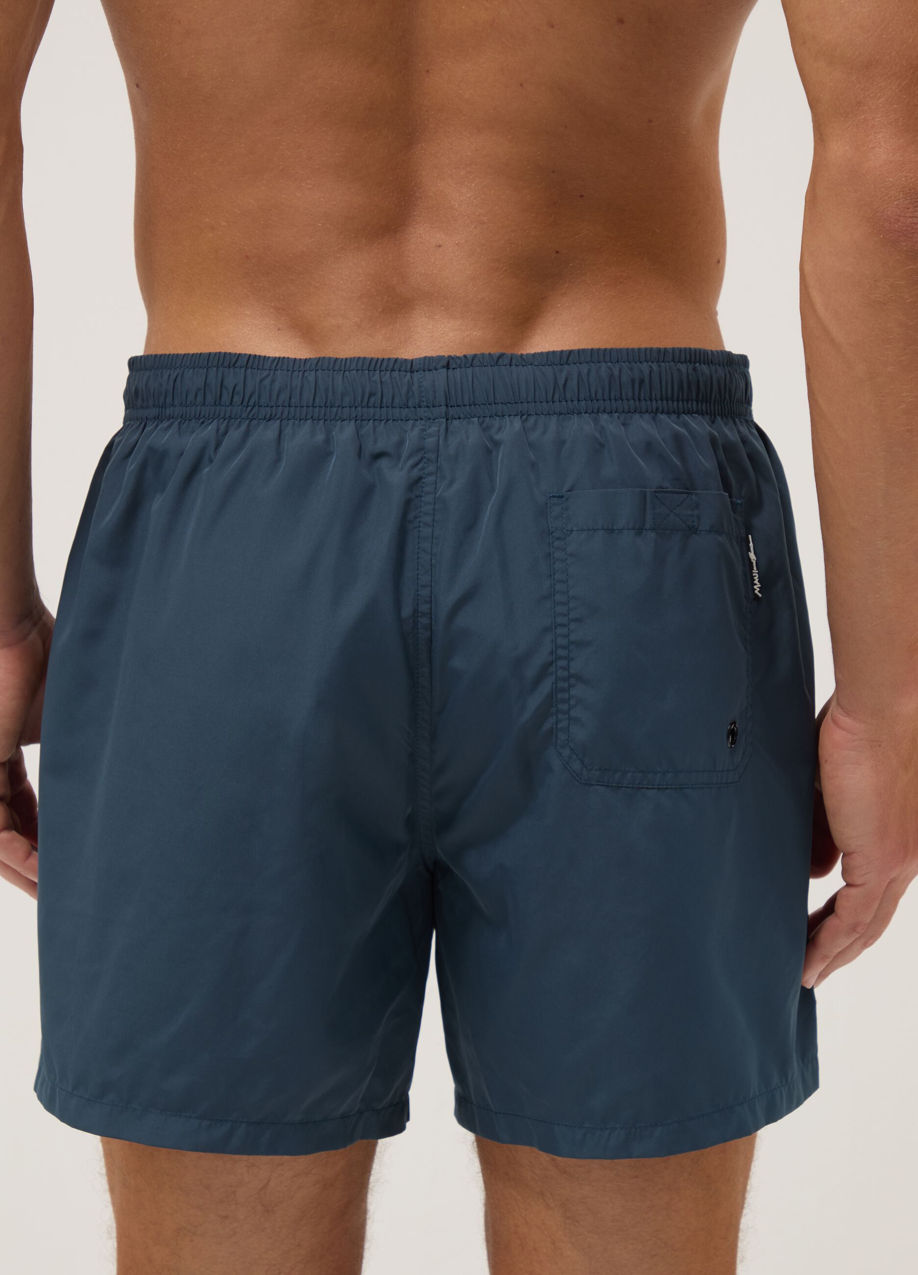 Blaue Badeshorts mit elastischem Bund und Kordelzug