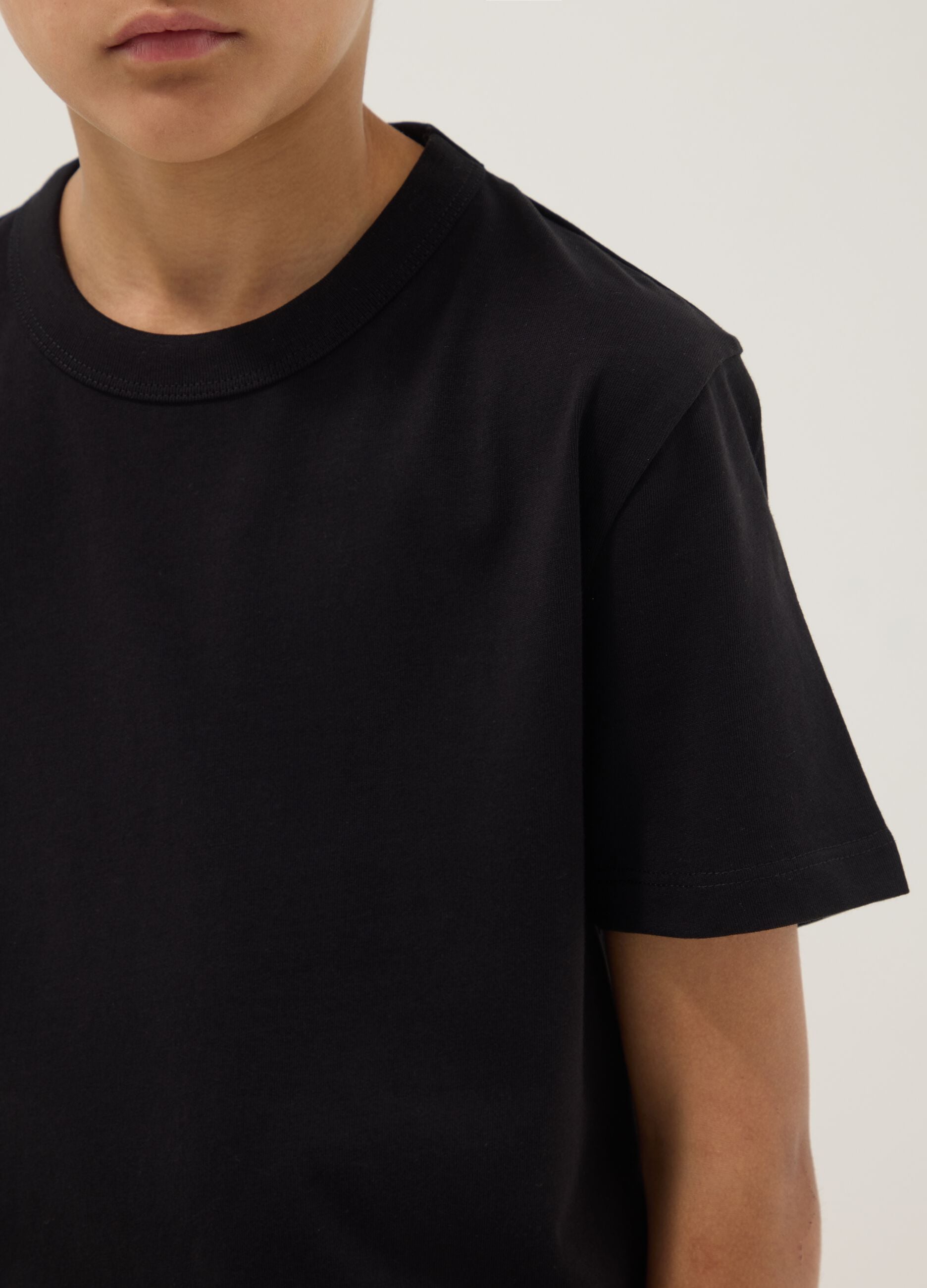 Boys&rsquo; black pure cotton regular fit T-shirt