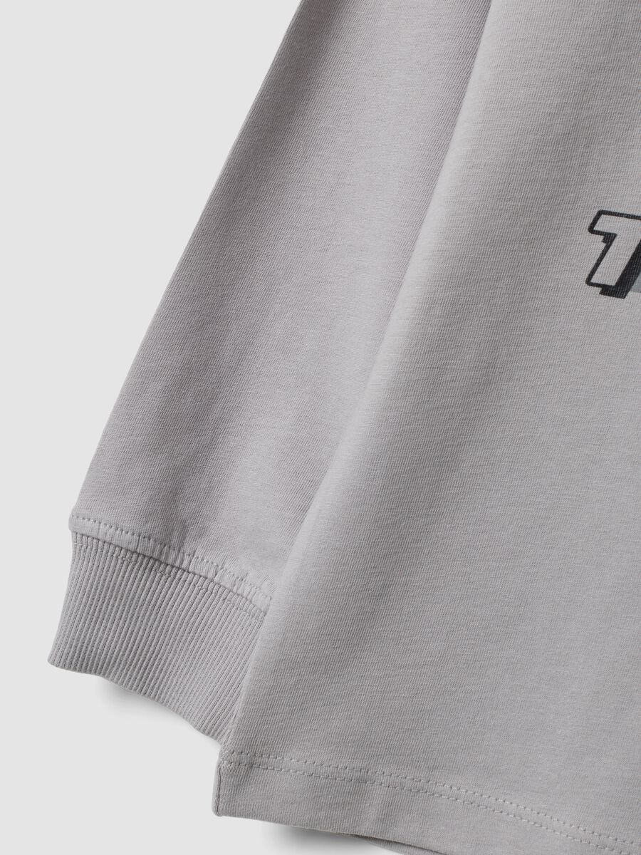 T-shirt grigia in puro cotone con girocollo e stampa Top Speed Driver_3