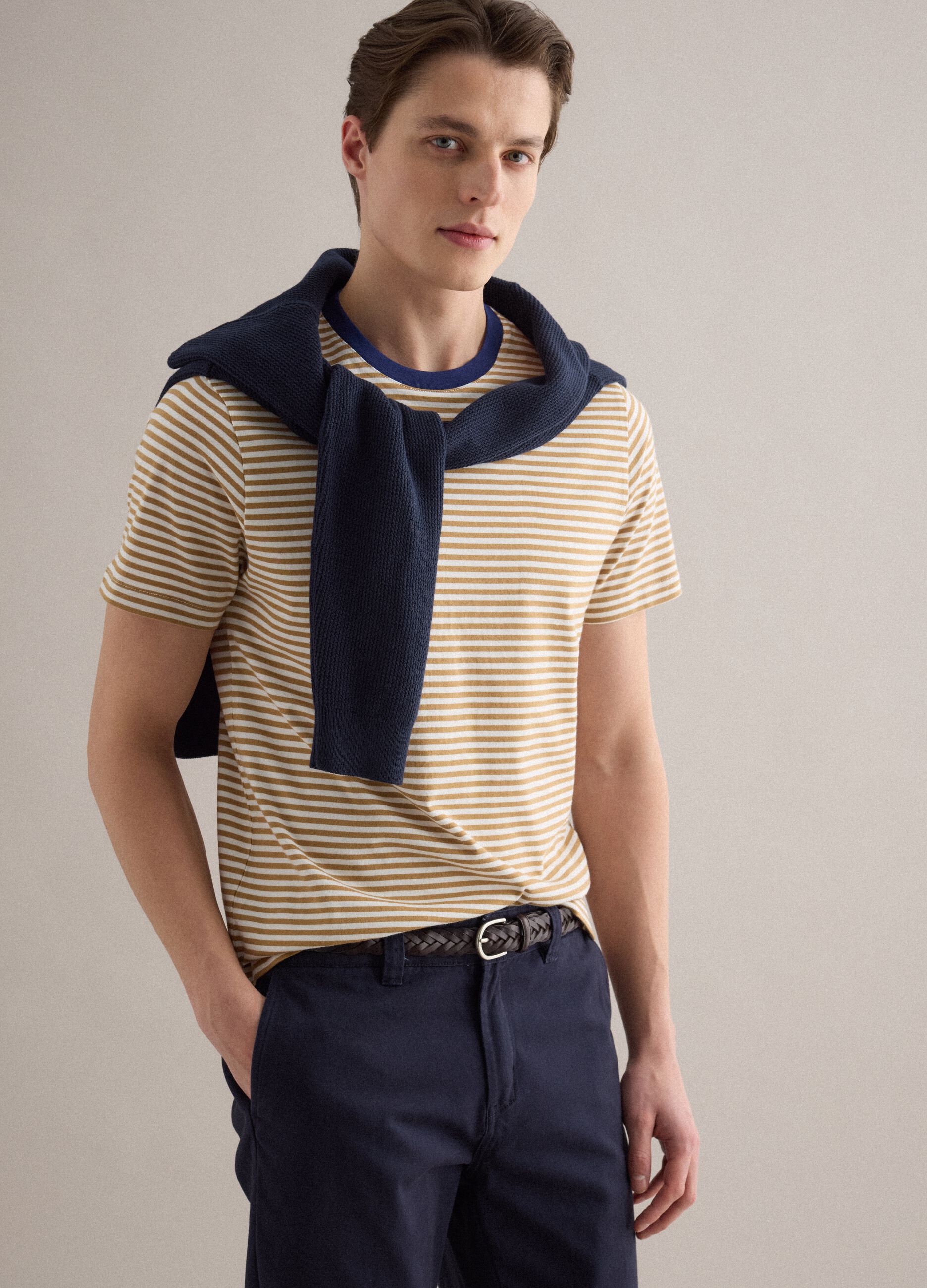 &Mu;&pi;&lambda;&omicron;&upsilon;&zeta;ά&kappa;&iota; &alpha;&pi;ό &kappa;&alpha;&theta;&alpha;&rho;ό &beta;&alpha;&mu;&beta;ά&kappa;&iota; &mu;&epsilon; &pi;&omicron;&lambda;ύ&chi;&rho;&omega;&mu;&epsilon;&sigmaf; &rho;ί&gamma;&epsilon;&sigmaf;, &kappa;&alpha;&nu;&omicron;&nu;&iota;&kappa;ή &epsilon;&phi;&alpha;&rho;&mu;&omicron;&gamma;ή