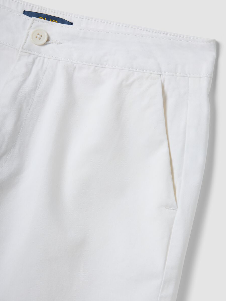 White chino shorts in pure cotton_5