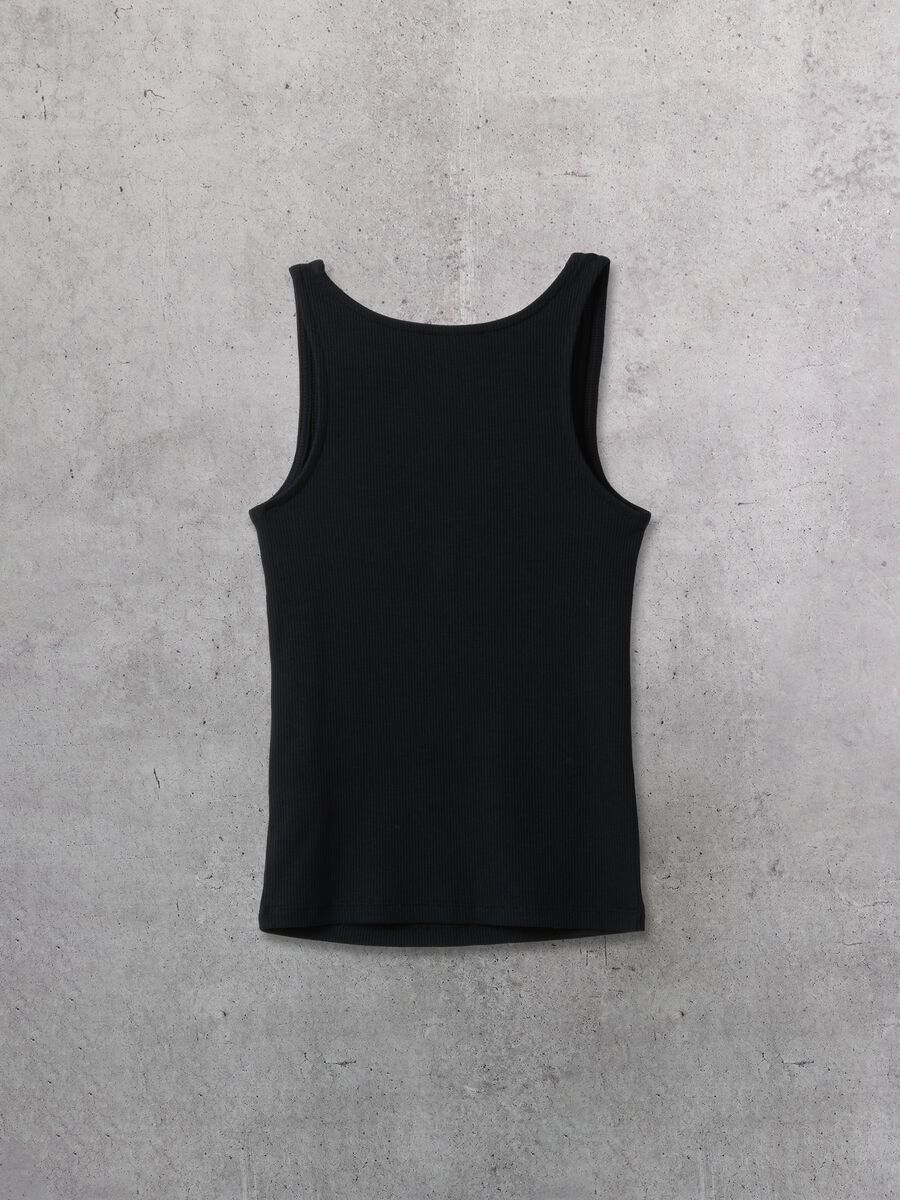 Crni top na naramenice s četvrtastim izrezom_6