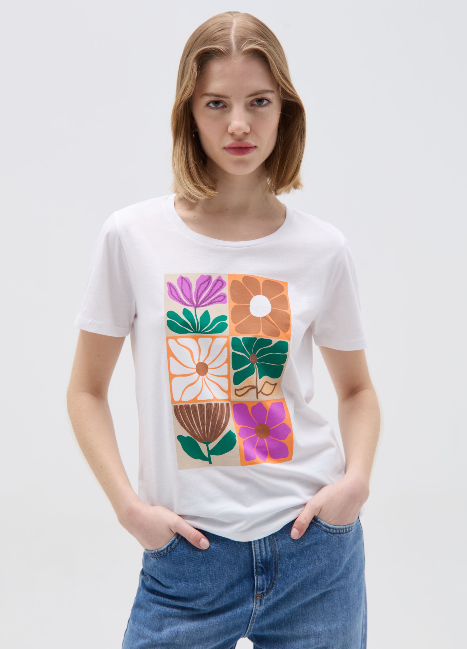 T-shirt in cotone con stampa a fiori