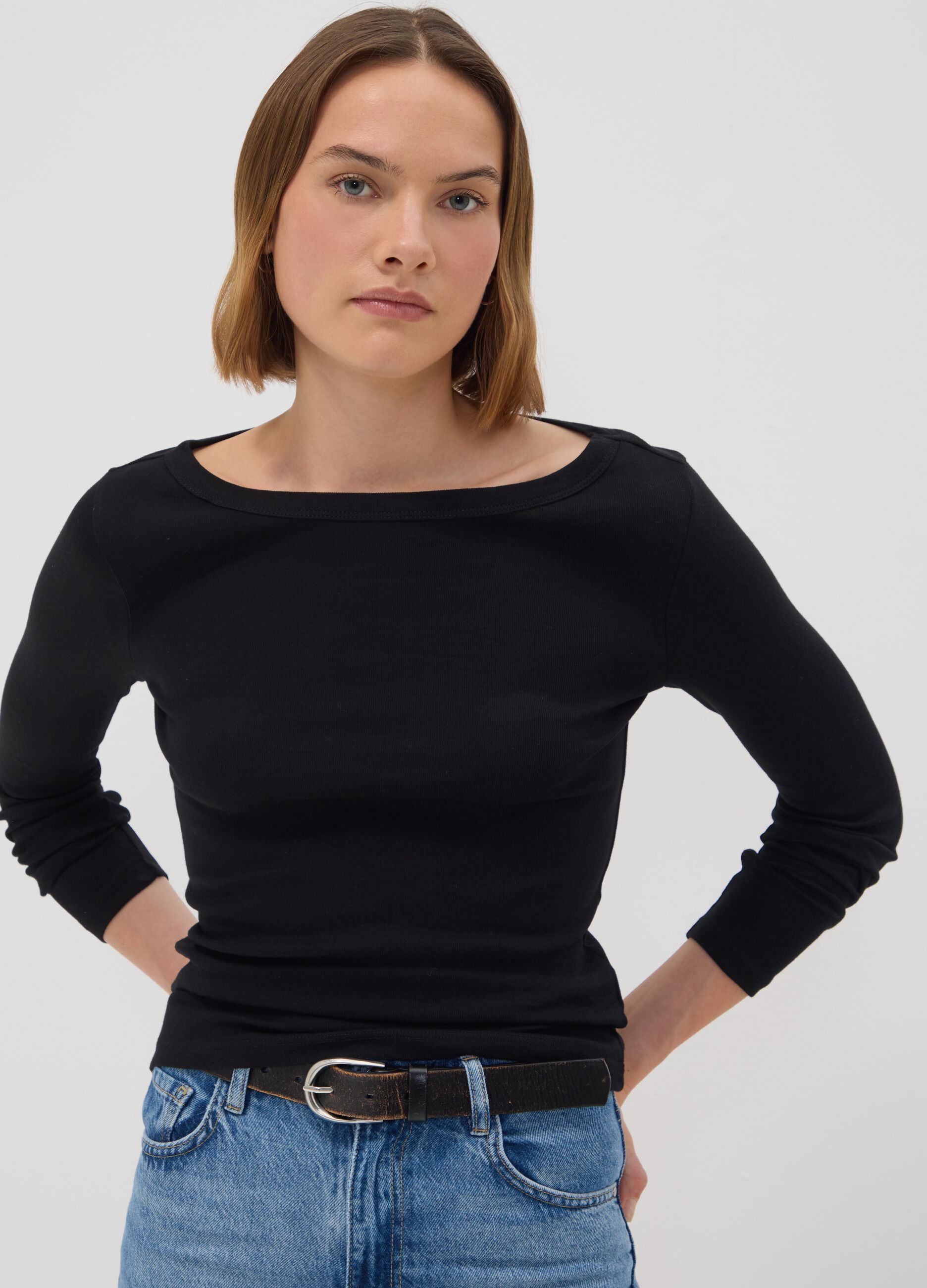 T-shirt nera in puro cotone con girocollo regular fit