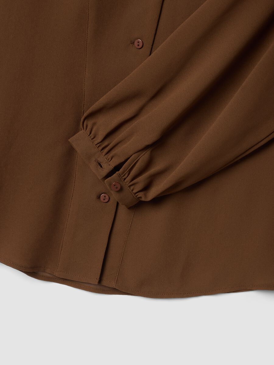 Braune Regular-Fit-Bluse mit Kn&ouml;pfen und langen &Auml;rmeln_1