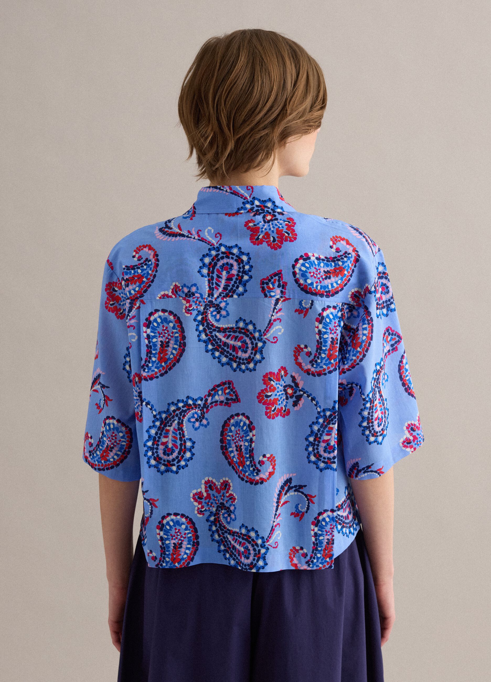 Camisa multicolor de algod&oacute;n puro con estampado y corte oversize