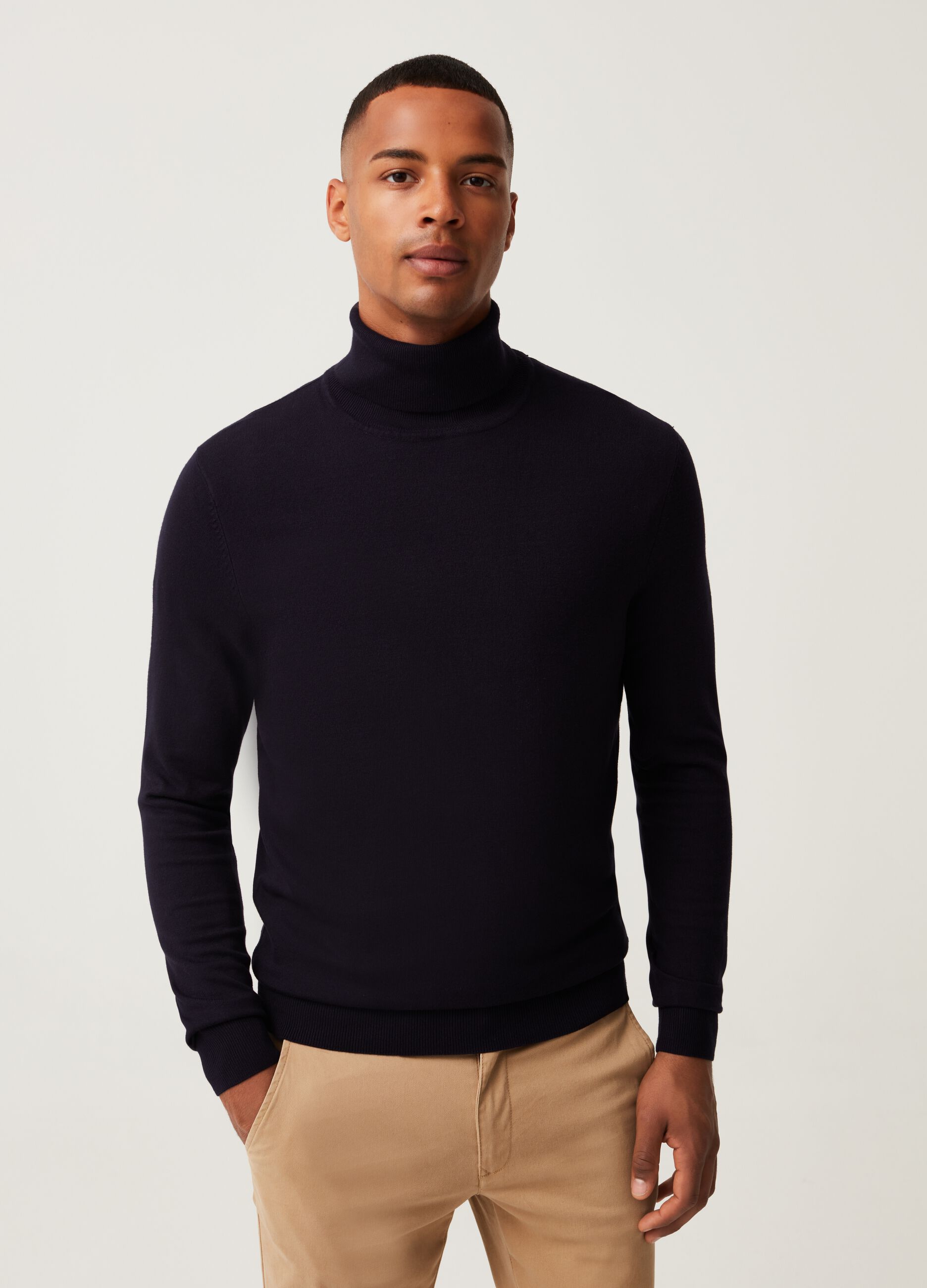 Pullover with high neck_0