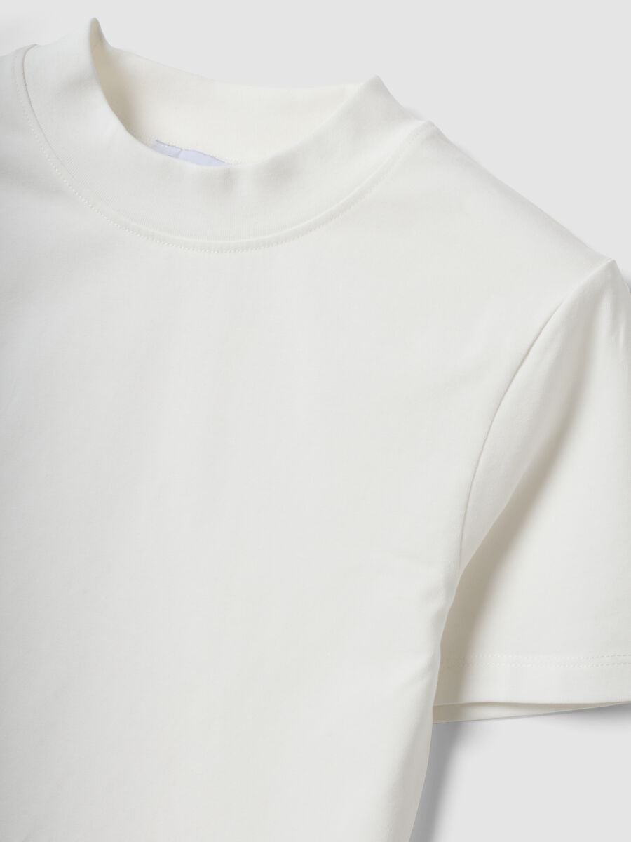 White fitted stretch-cotton T-shirt with high neck_6