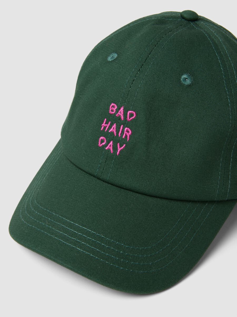 Green pure cotton baseball cap with embroidered phrase_1