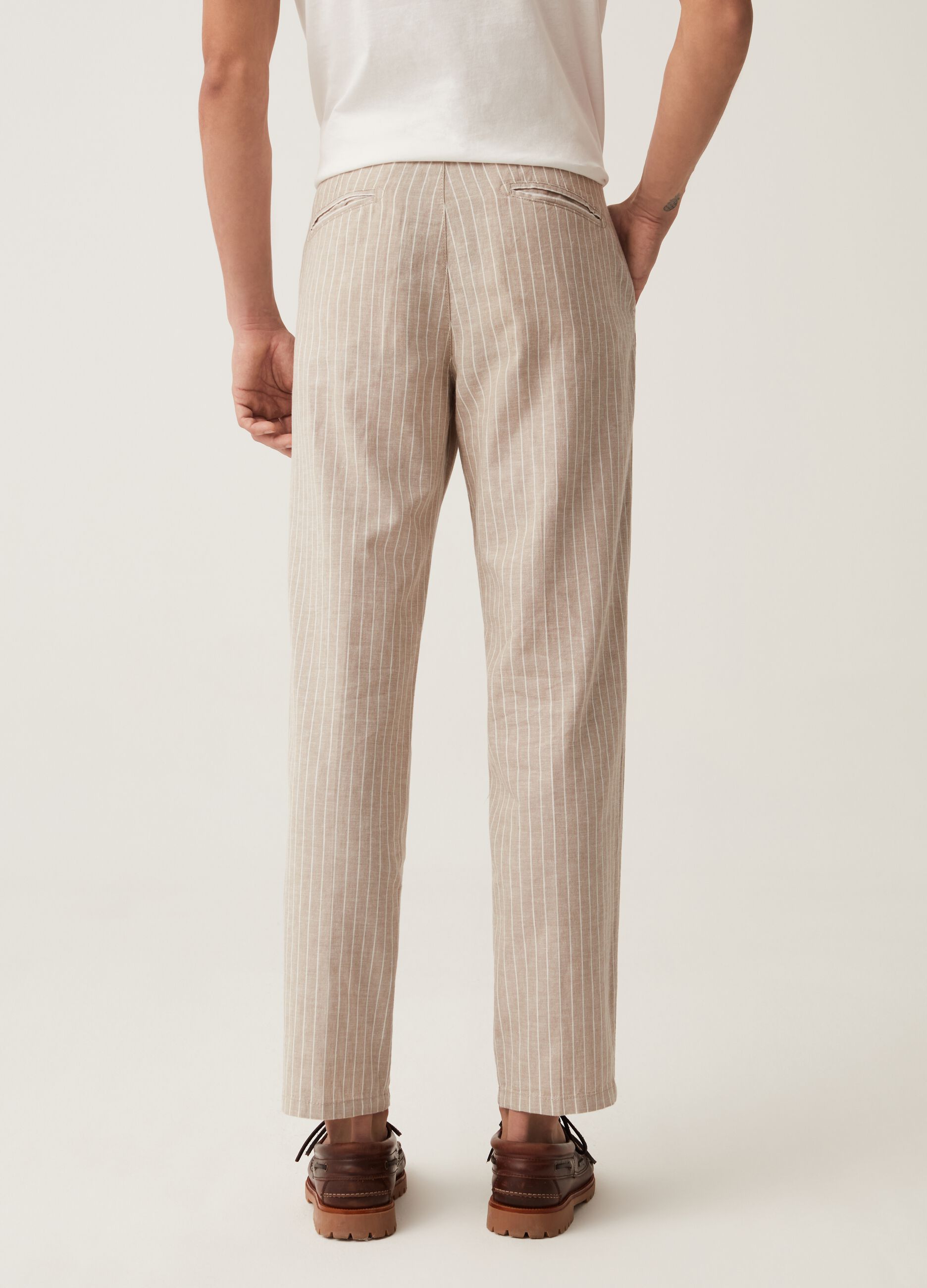 Pantaloni chino in cotone chambray a righe