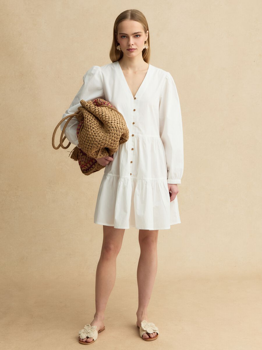 Wei&szlig;es Kleid aus reiner Baumwolle mit tiefem V-Ausschnitt_1