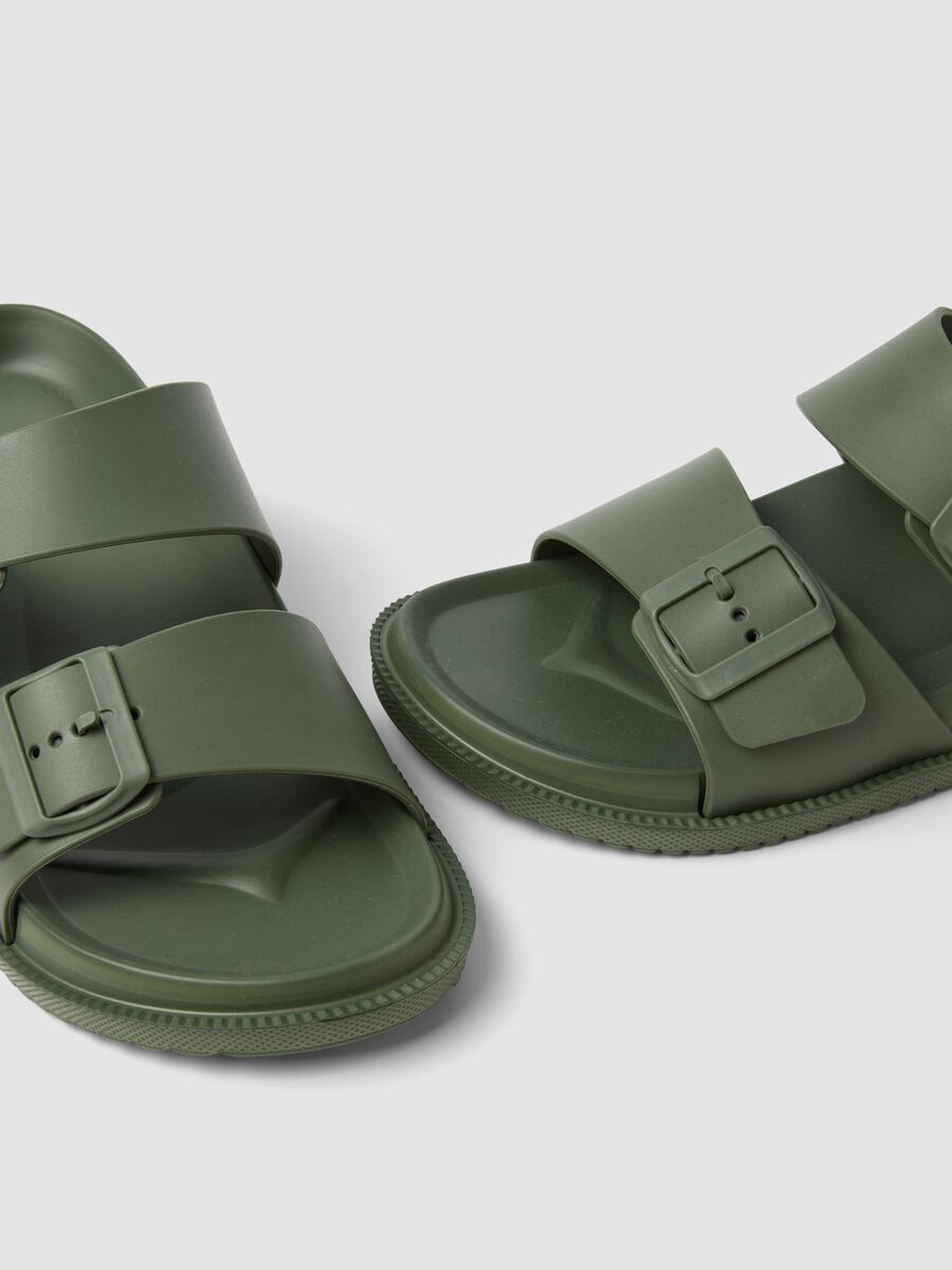 Green sandals with double strap and buckles_2